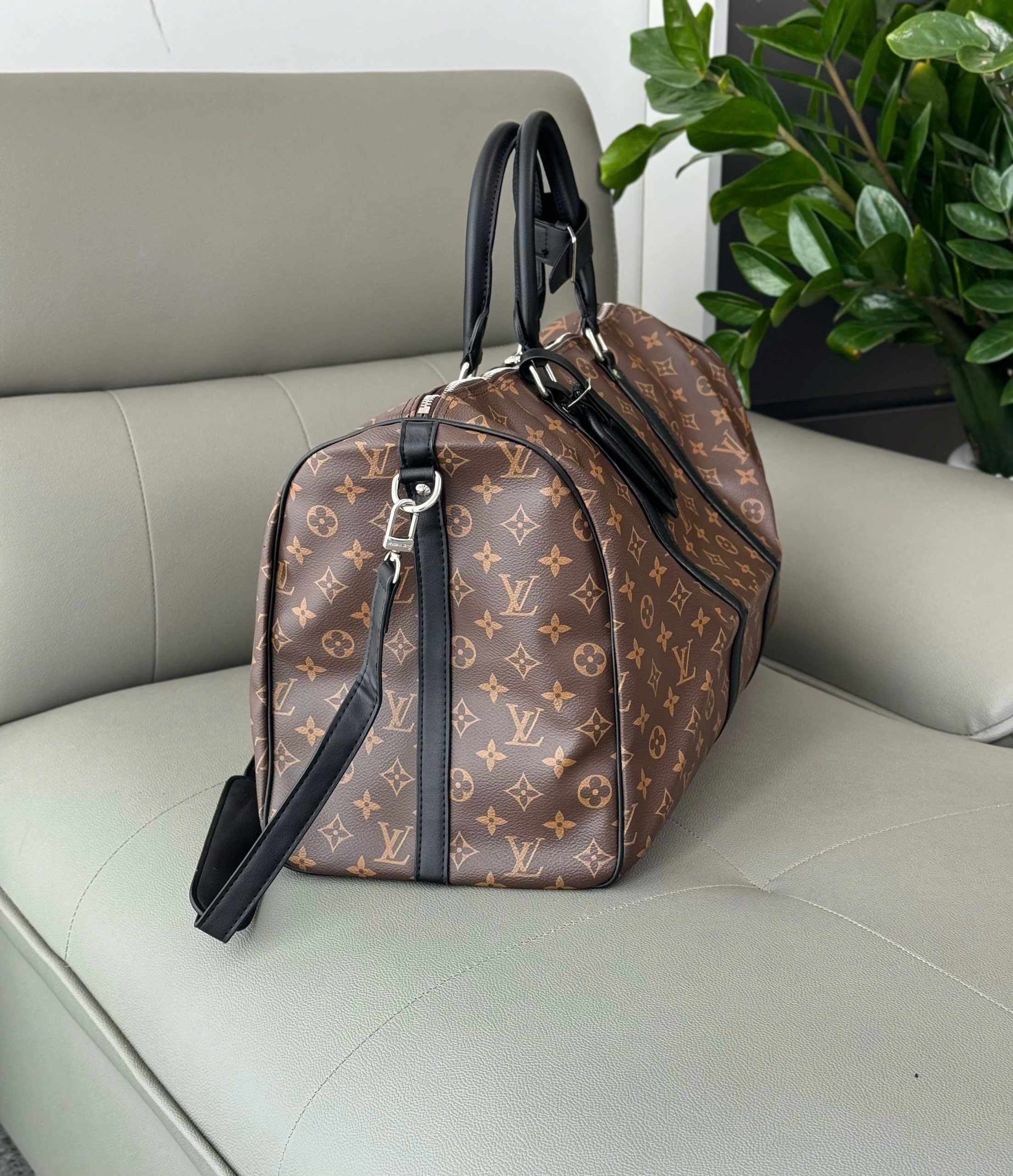 Túi trống du lịch Louis Vuitton LV Nâu monogram Like Auth size 50 DDT