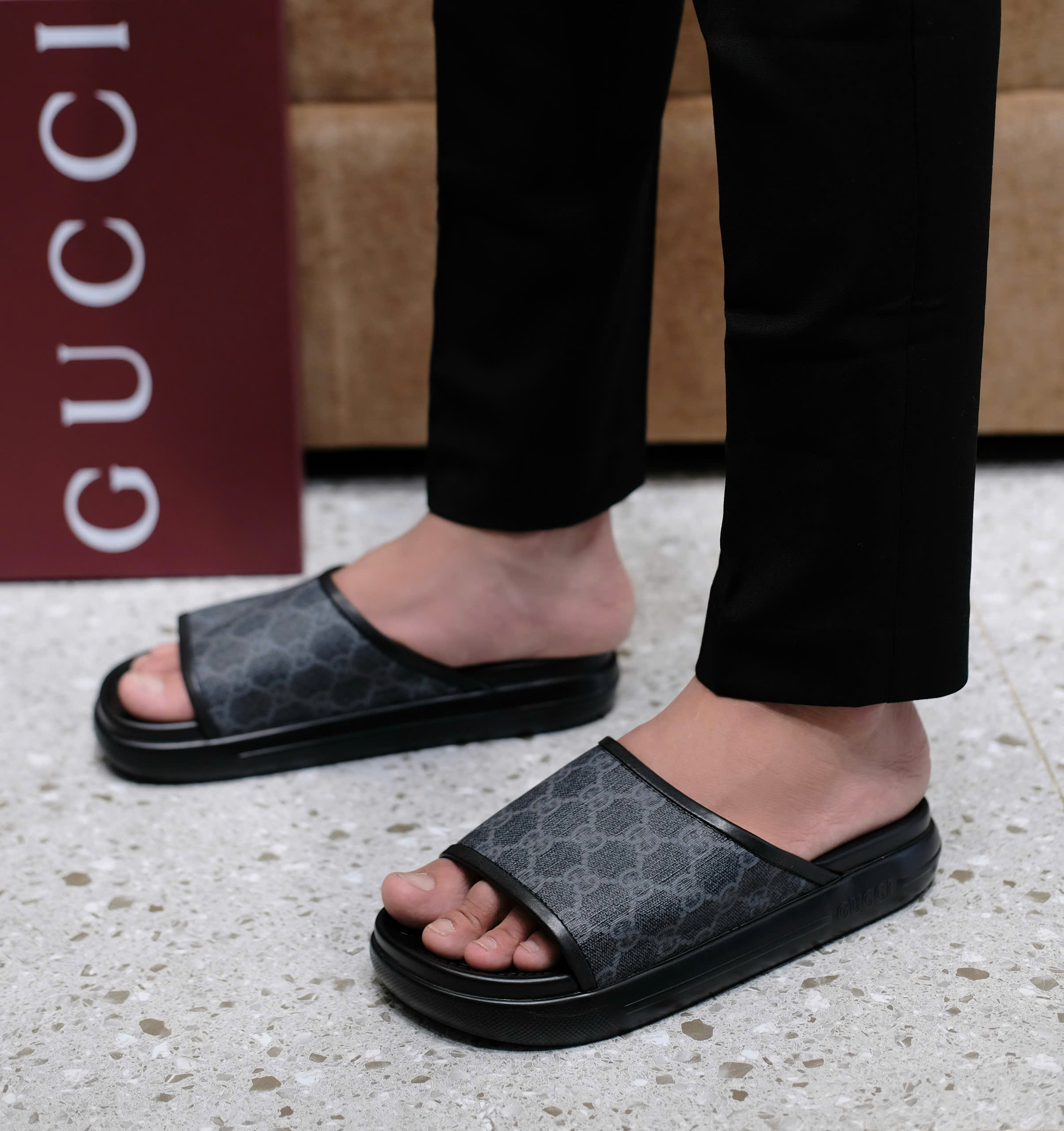 Dép lê quai ngang Gucci GC monogram Đen đế cao Like Auth 38-43 DDT