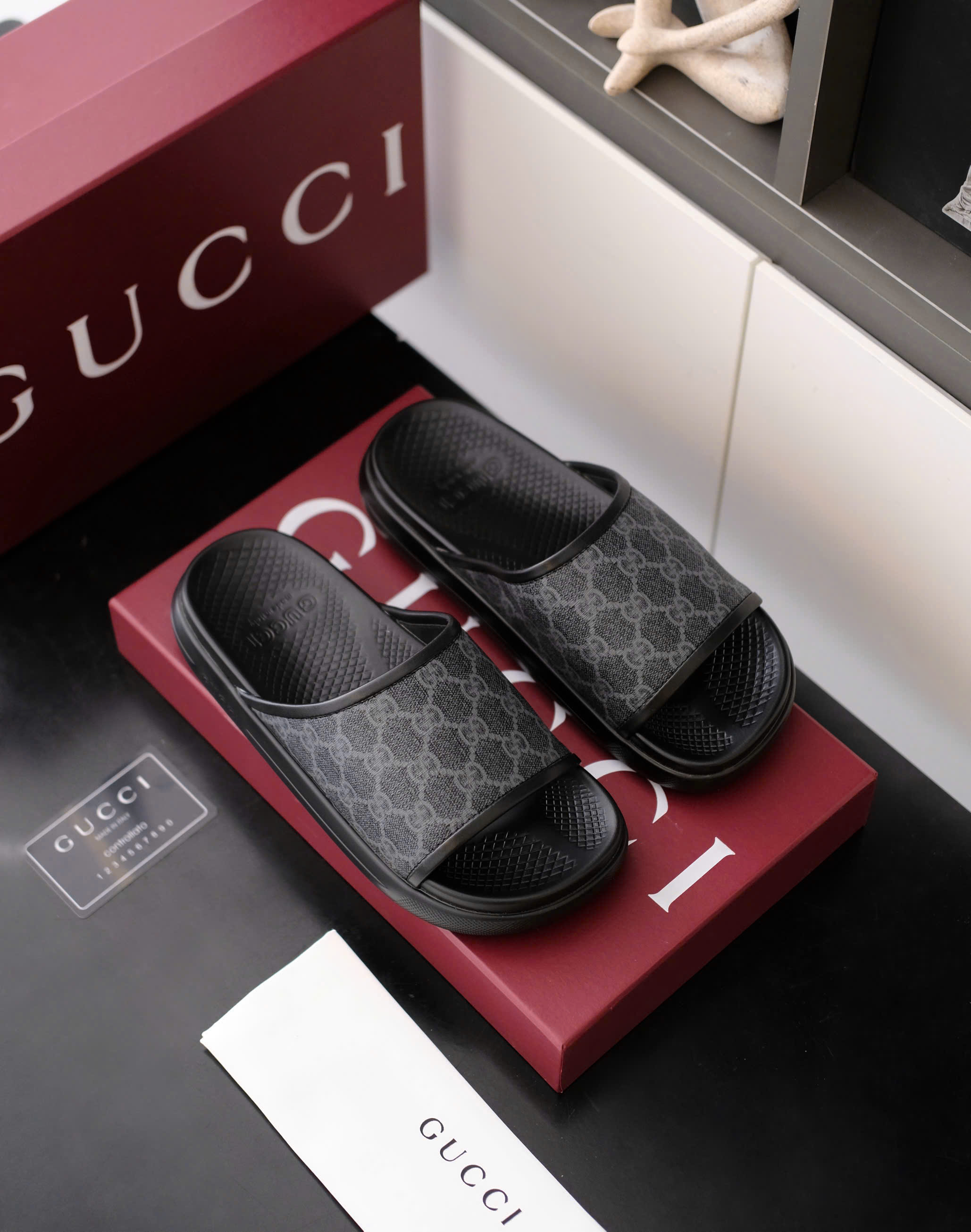 Dép lê quai ngang Gucci GC monogram Đen đế cao Like Auth 38-43 DDT