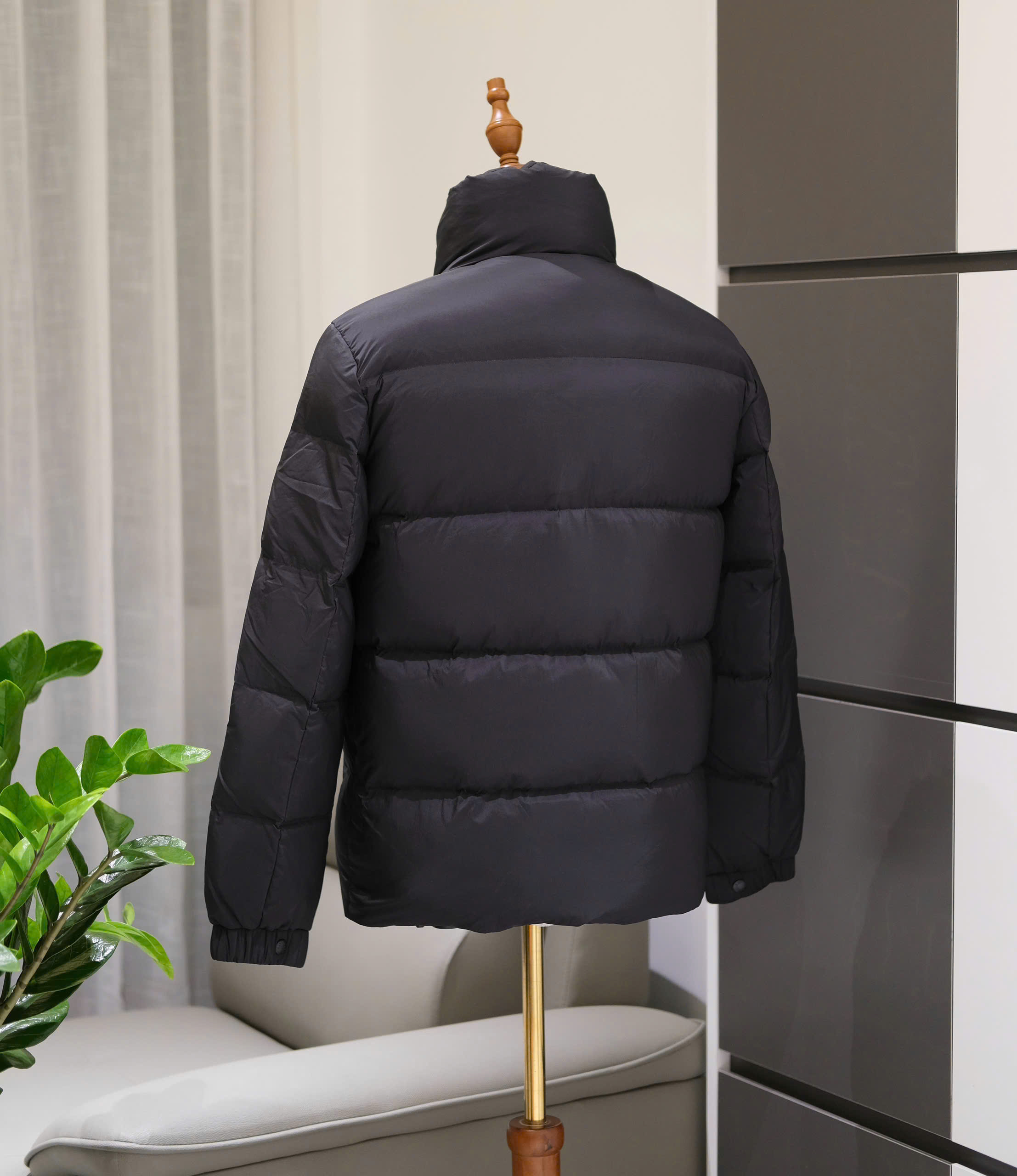 Áo khoác gió Burberry BBR Đen cổ bẻ cài khuy logo ngựa bay ngực Like Auth S-L DDT