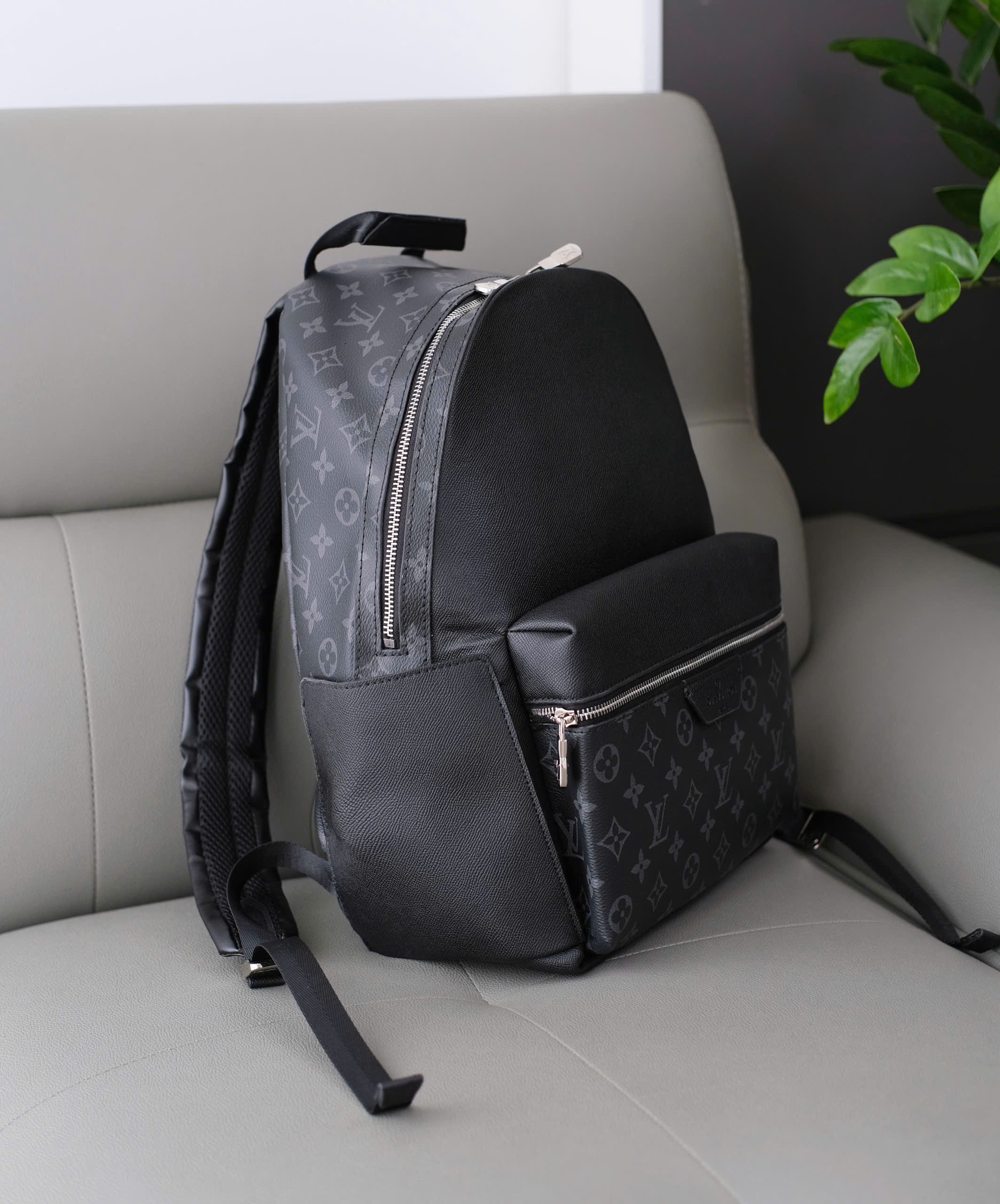 Balo Louis Vuitton LV Đen họa tiết monogram nửa dưới tag da Like Auth DDT