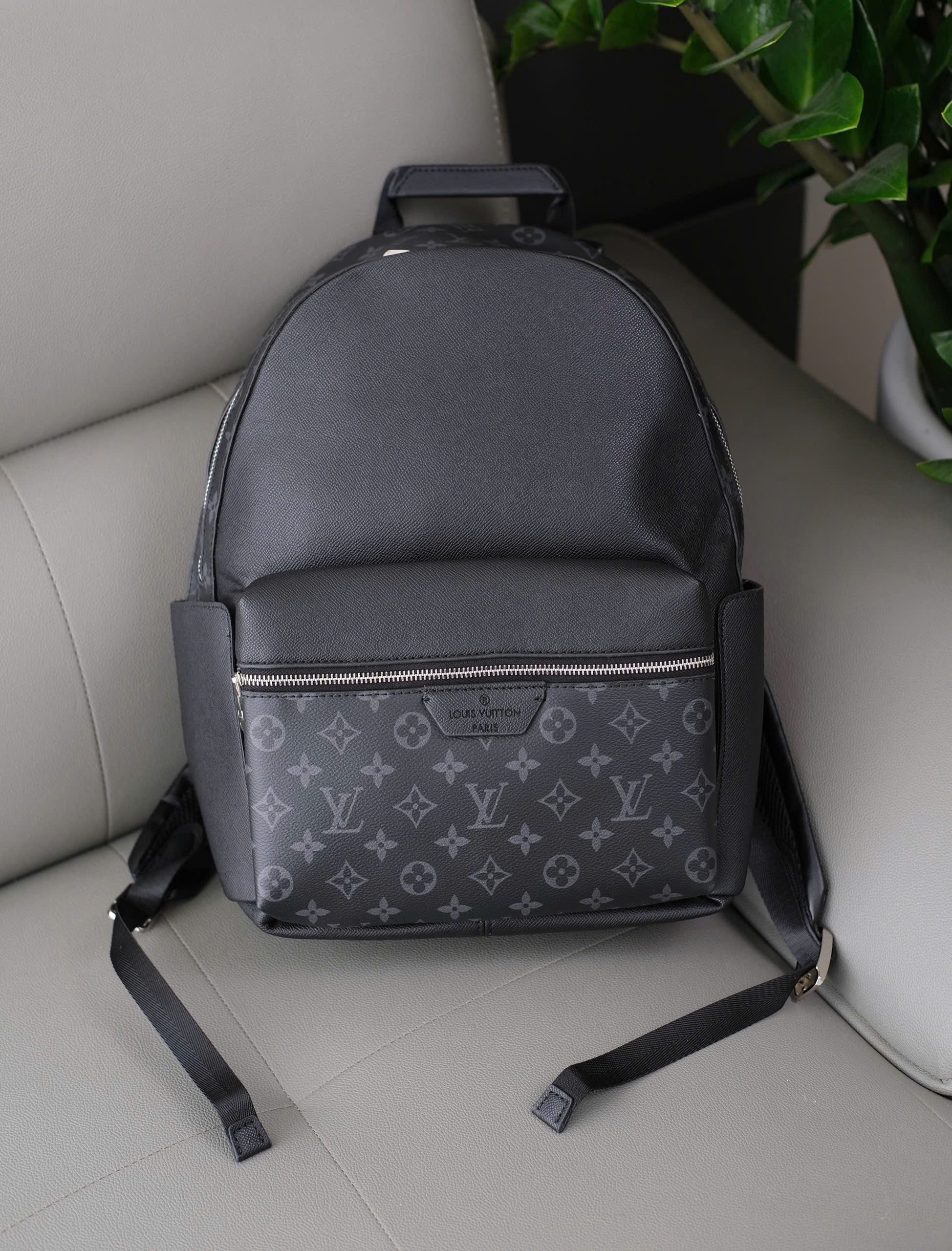 Balo Louis Vuitton LV Đen họa tiết monogram nửa dưới tag da Like Auth DDT