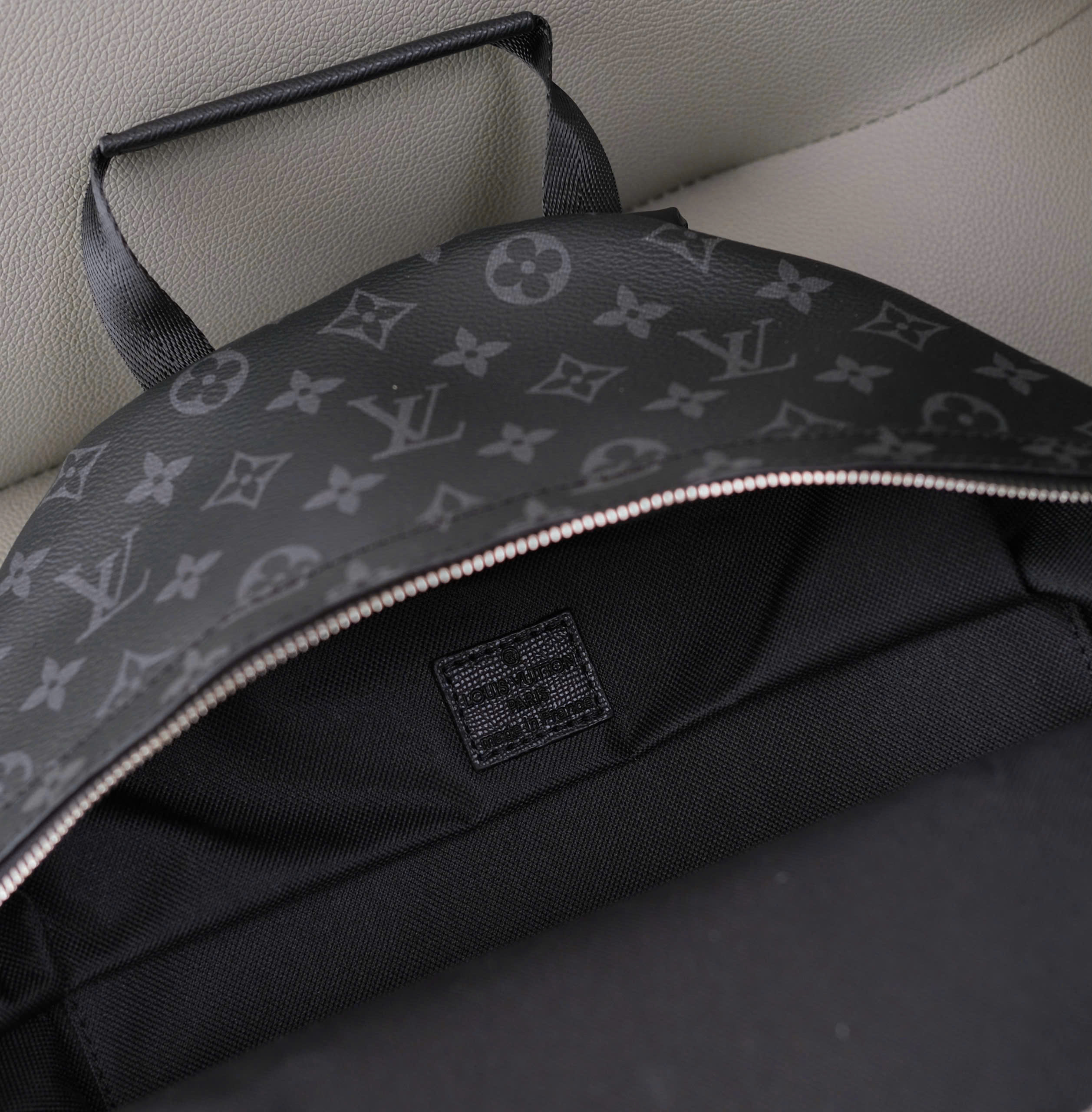 Balo Louis Vuitton LV Đen họa tiết monogram nửa dưới tag da Like Auth DDT