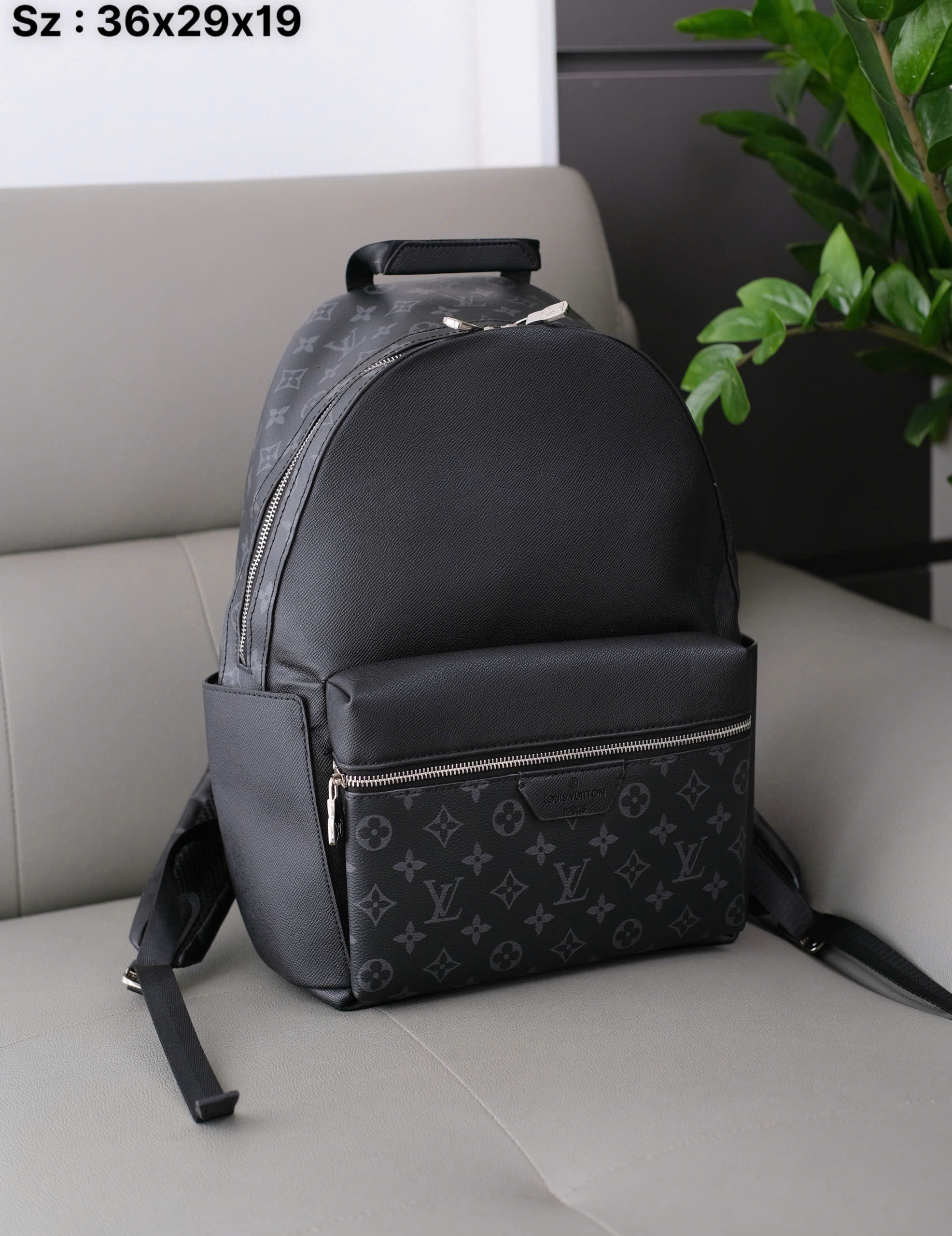 Balo Louis Vuitton LV Đen họa tiết monogram nửa dưới tag da Like Auth DDT