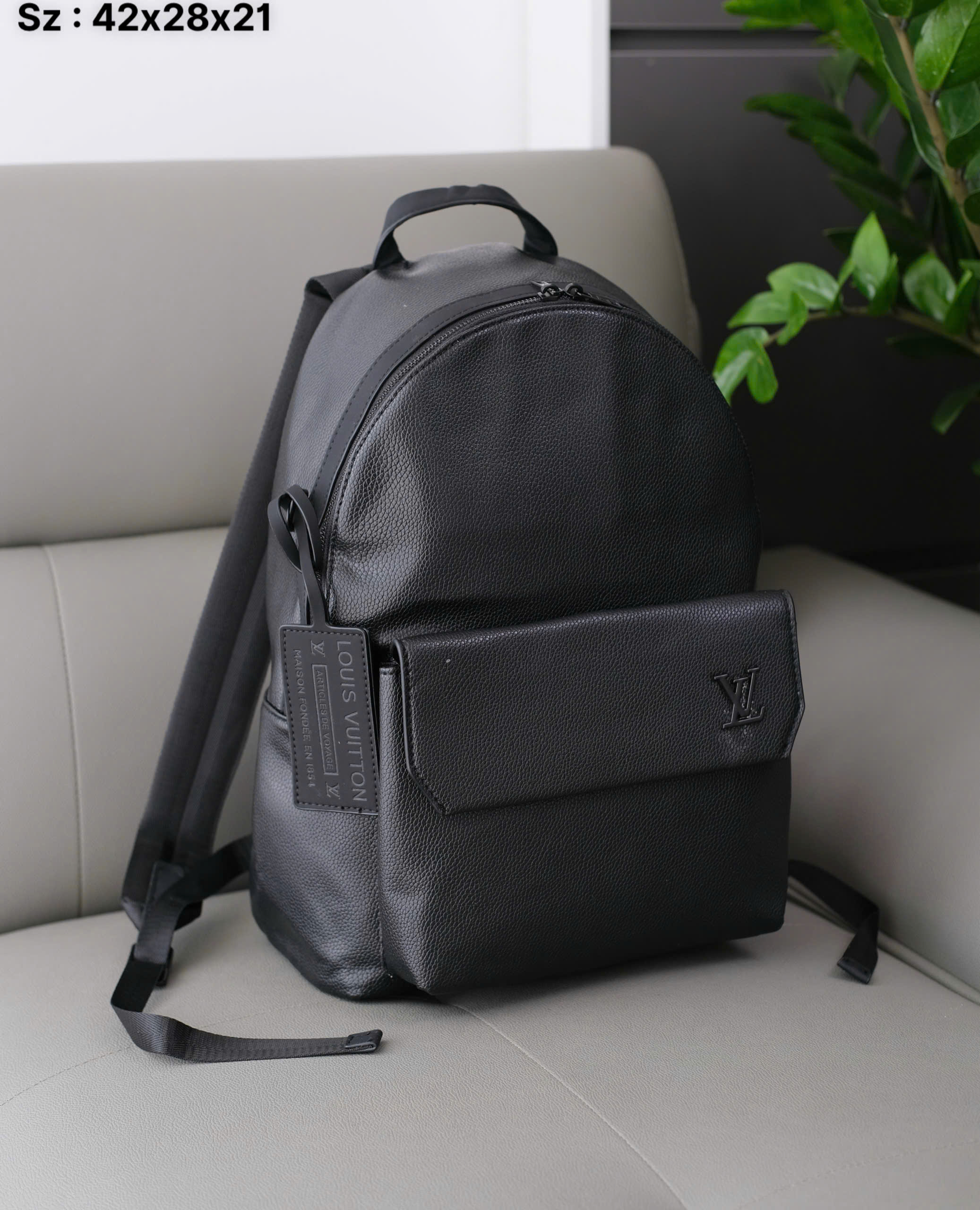 Balo Louis Vuitton LV Đen sần logo tag Like Auth DDT