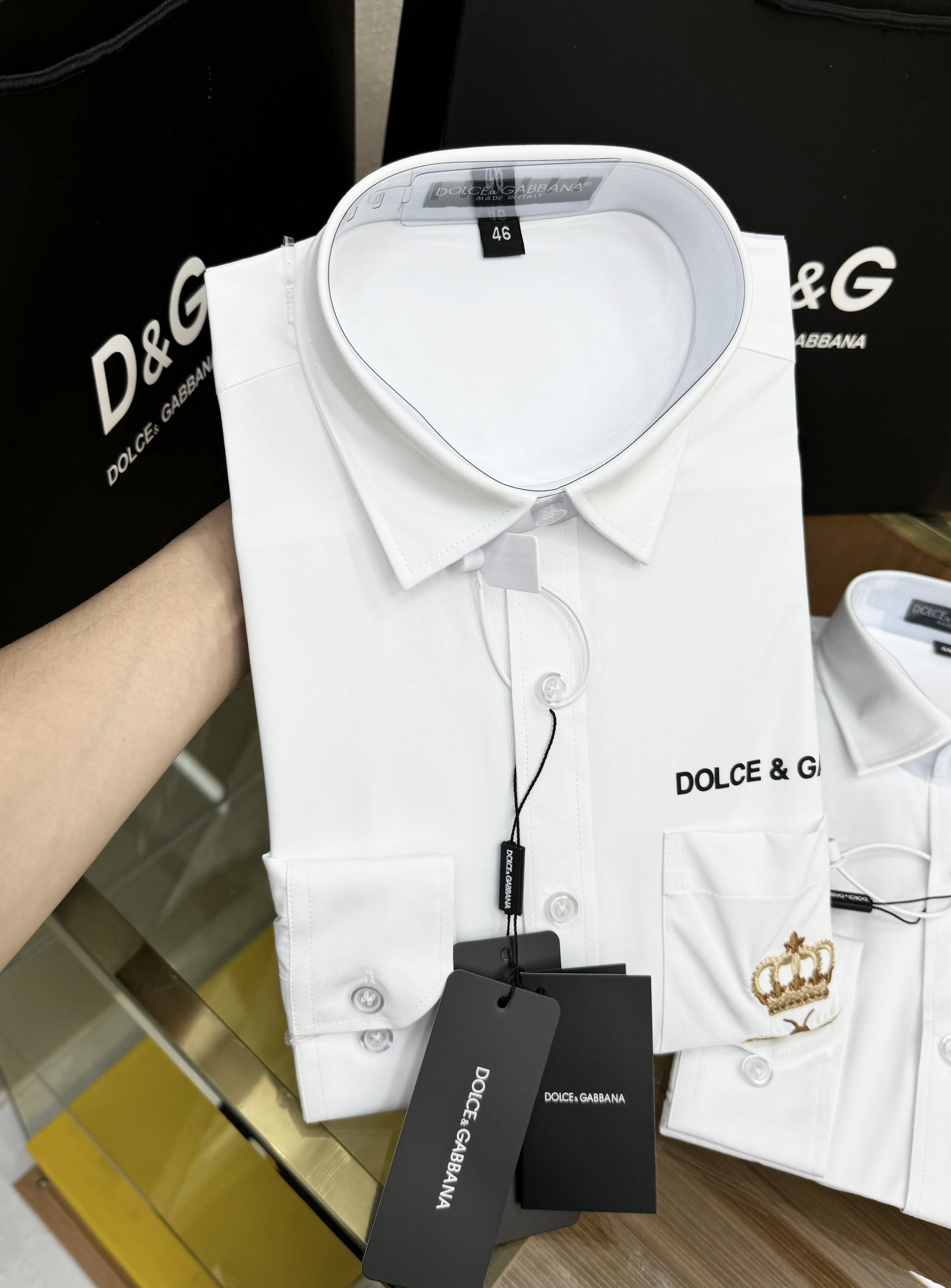 Áo sơ mi dài tay Dolce Gabbana DG Trắng logo Ong vương miện thêu túi ngực Like Auth on web CD LK
