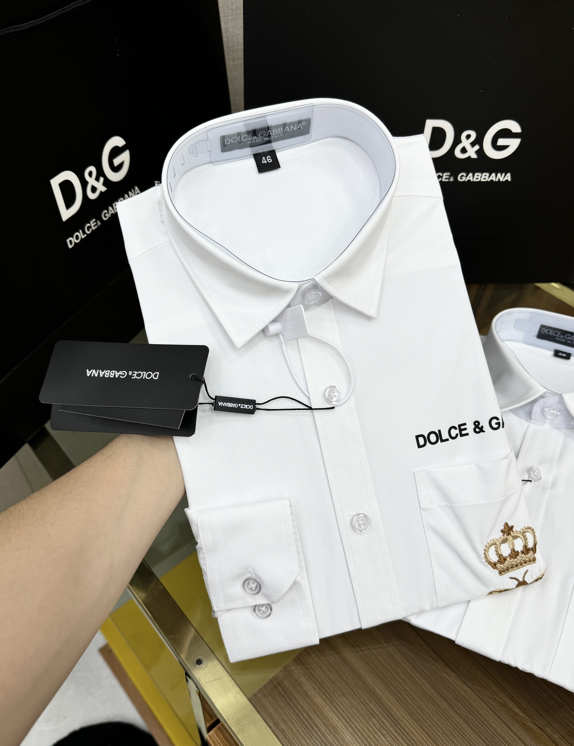 Áo sơ mi dài tay Dolce Gabbana DG Trắng logo Ong vương miện thêu túi ngực Like Auth on web CD LK