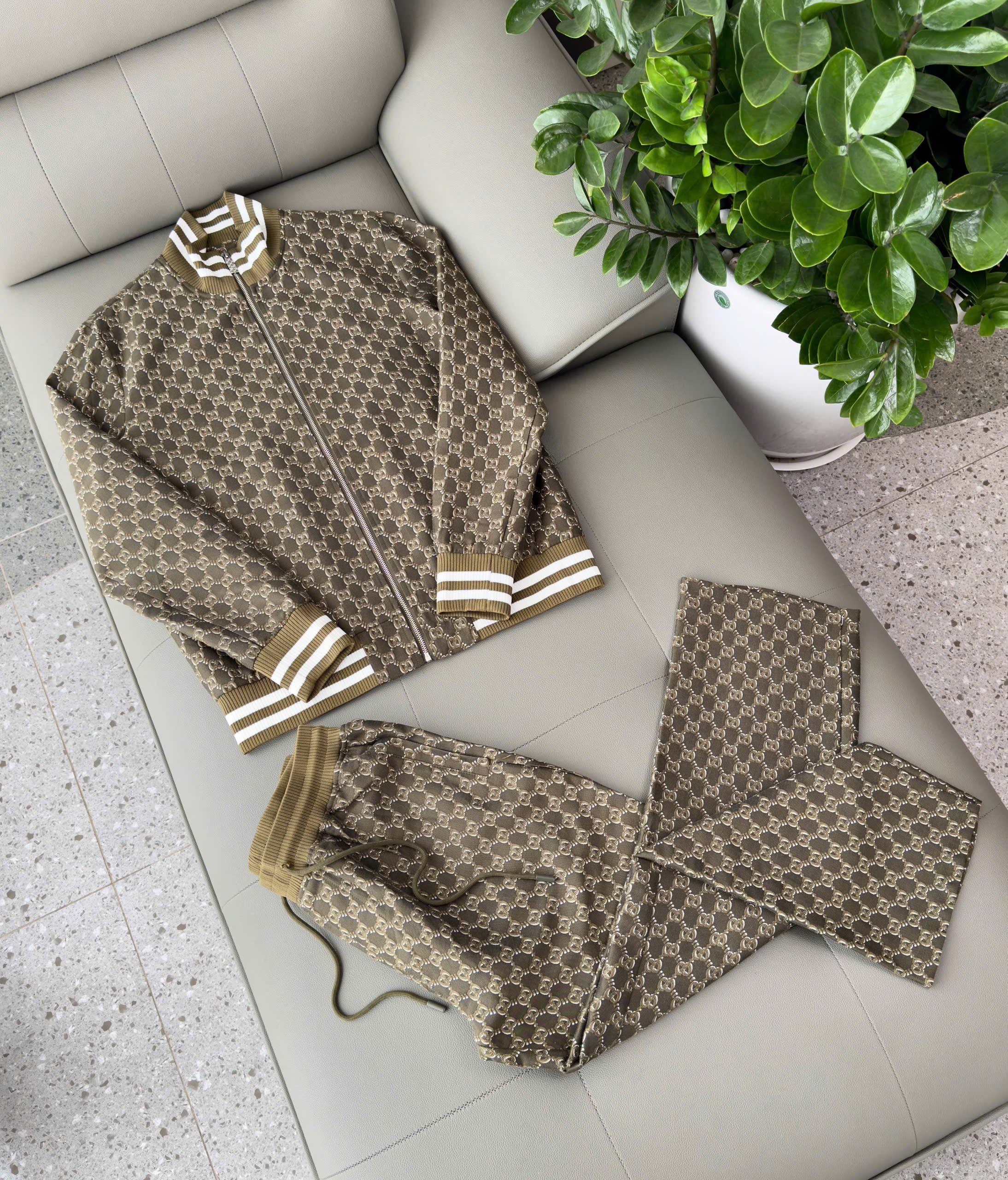 Set bộ nỉ Gucci GC Nâu monogram full kẻ viền sọc Trắng Like Auth M-3XL DDT