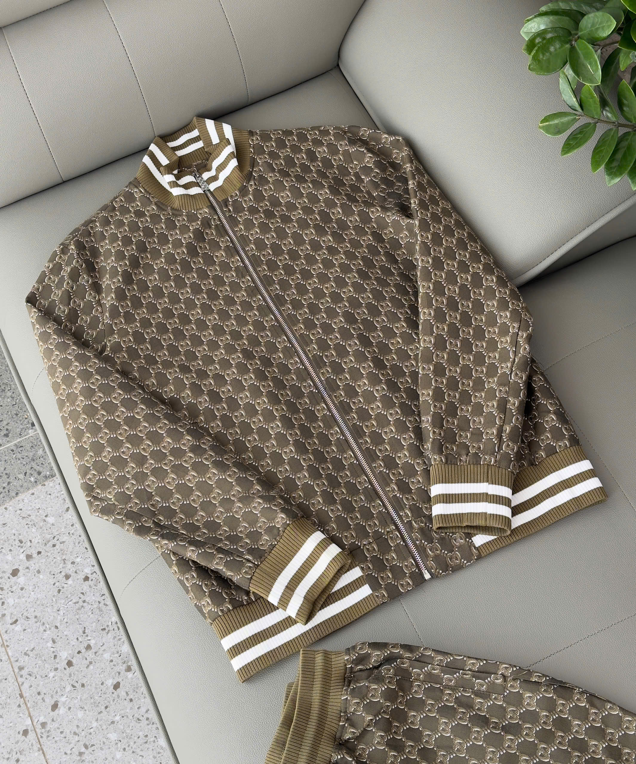 Set bộ nỉ Gucci GC Nâu monogram full kẻ viền sọc Trắng Like Auth M-3XL DDT