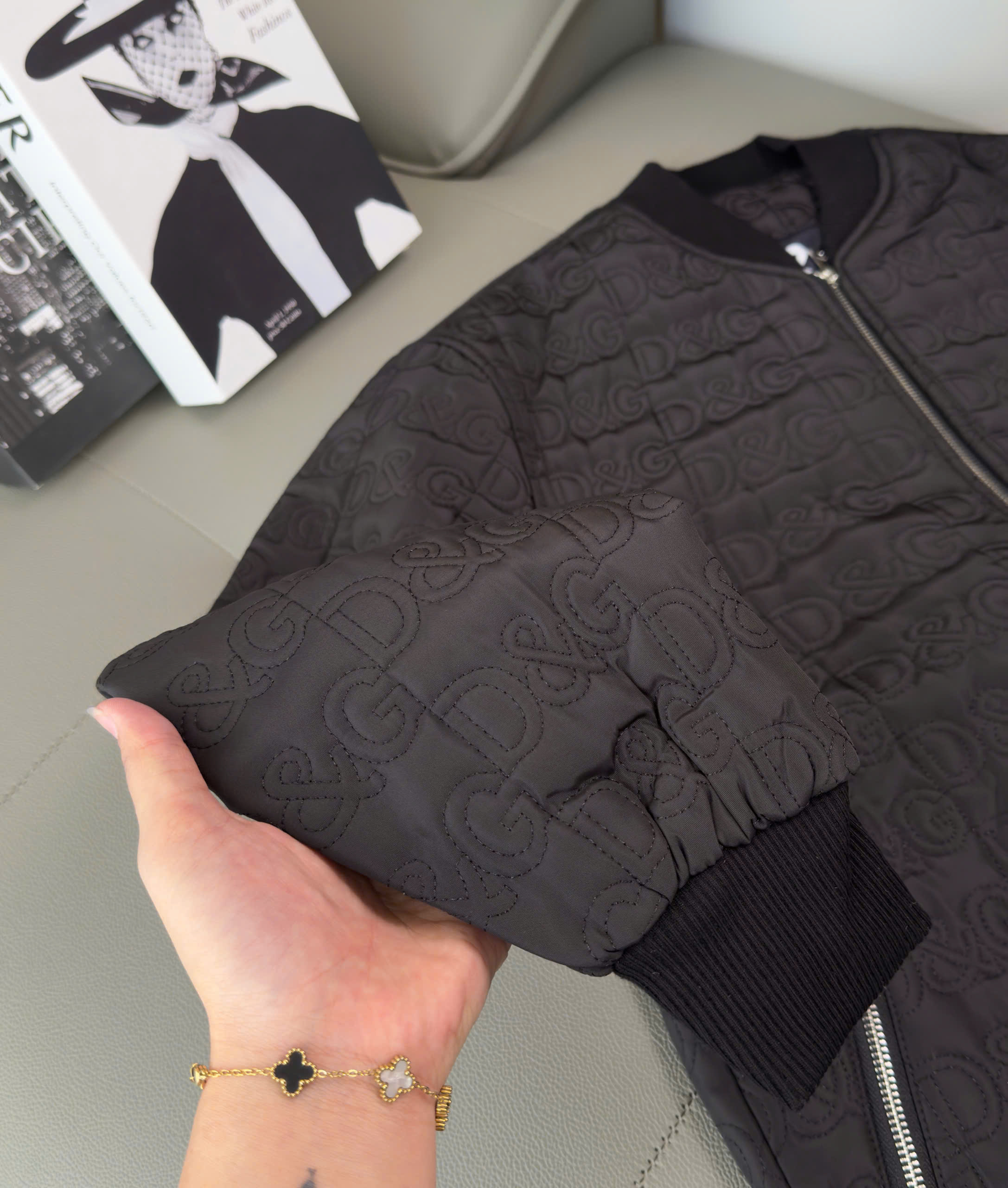 Áo khoác Bomber Dolce Gabbana DG logo dập nổi Like Auth M-XXL DDT