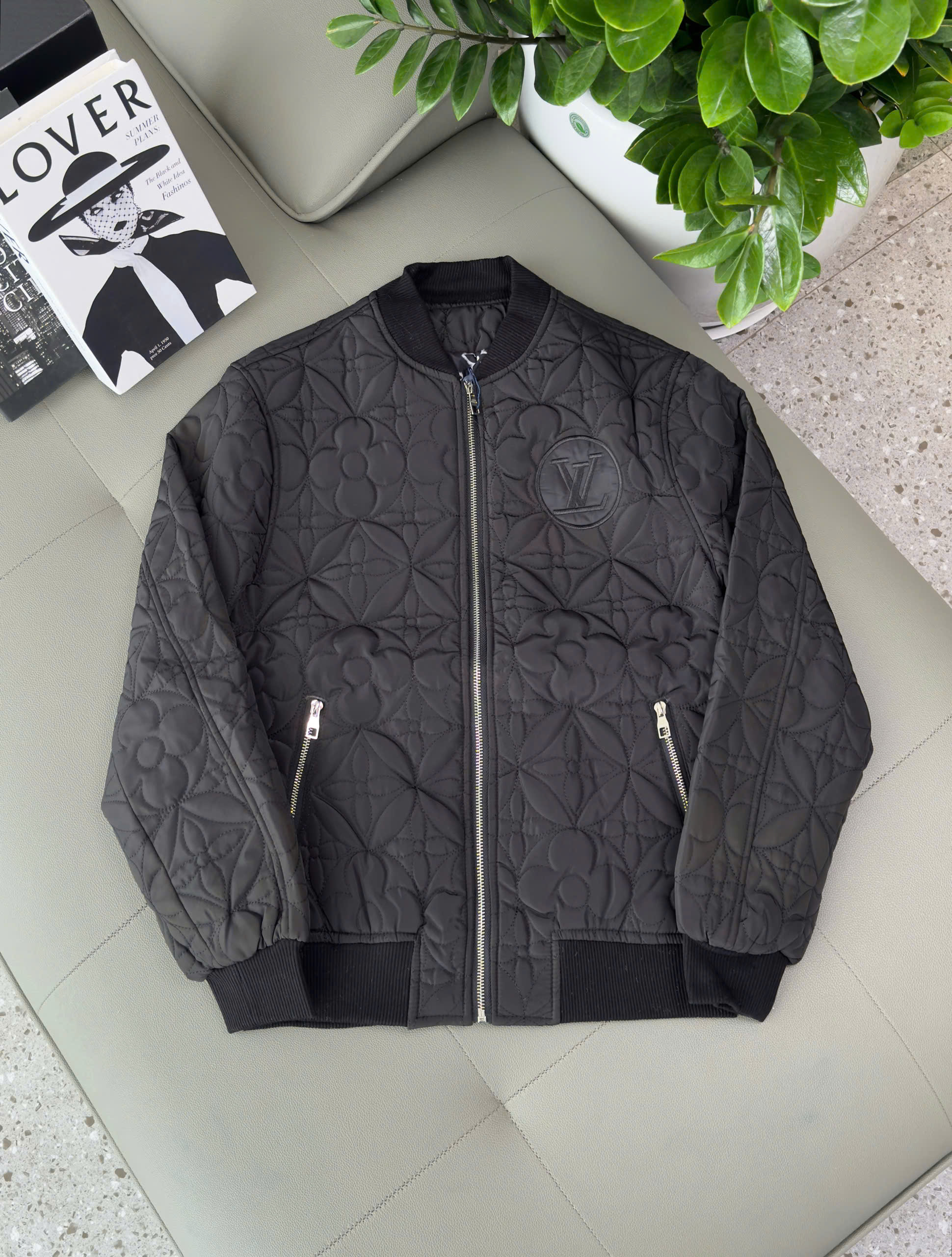 Áo khoác Bomber Louis Vuitton LV Đen logo dập nổi Like Auth M-XXL DDT