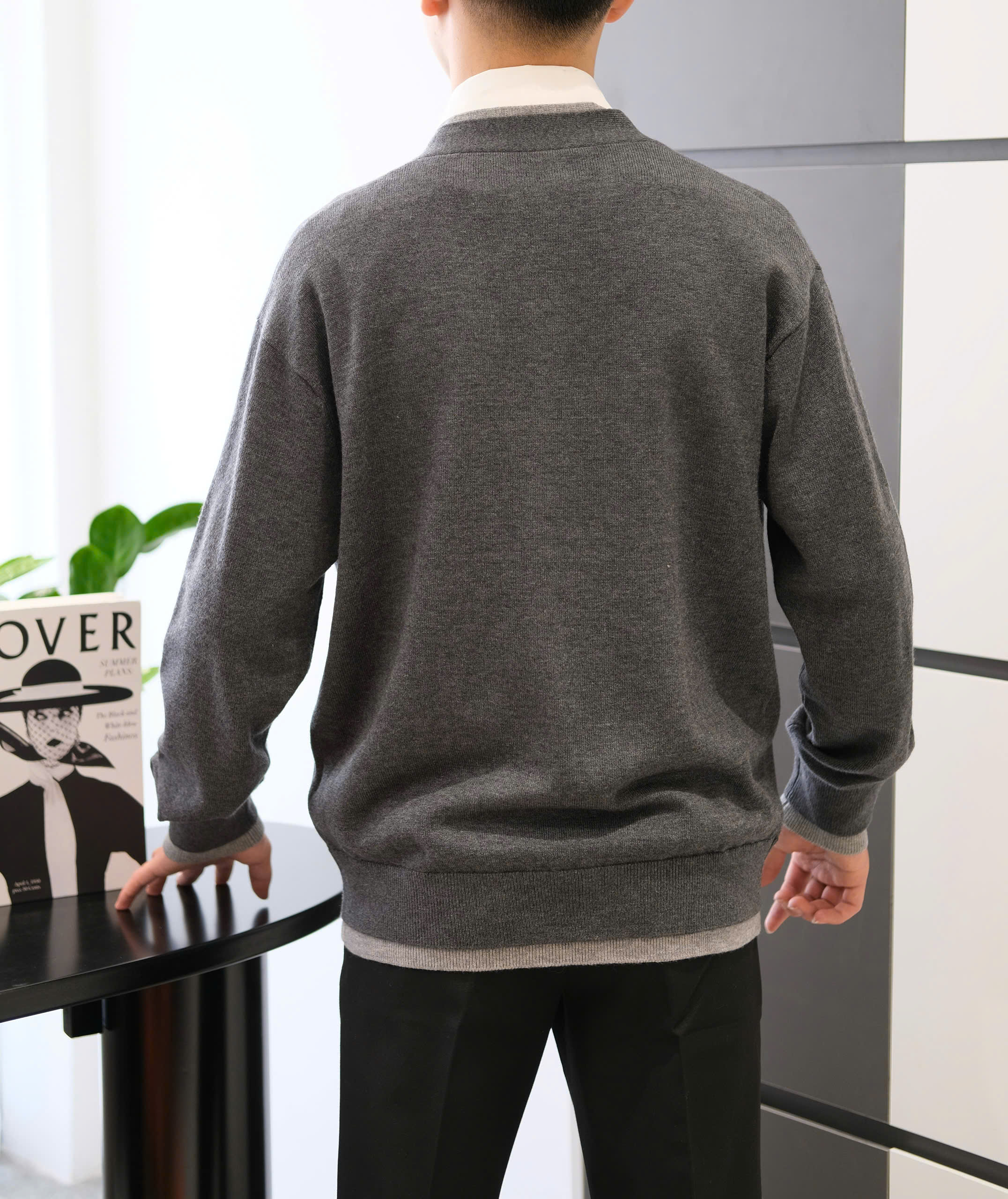 Áo khoác Cardigan len mongtoghi MiuMiu Xám logo thêu ngực Like AUth 48-54 DDT