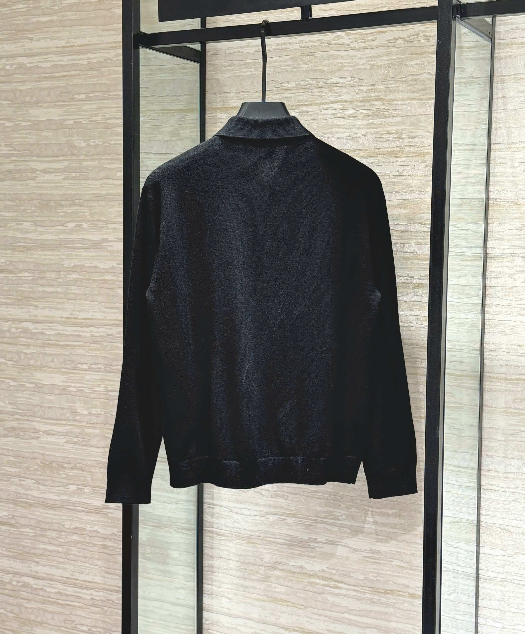 Áo polo tay dài len mongtoghi MiuMiu Đen logo thêu ngực Like AUth 48-54 DDT