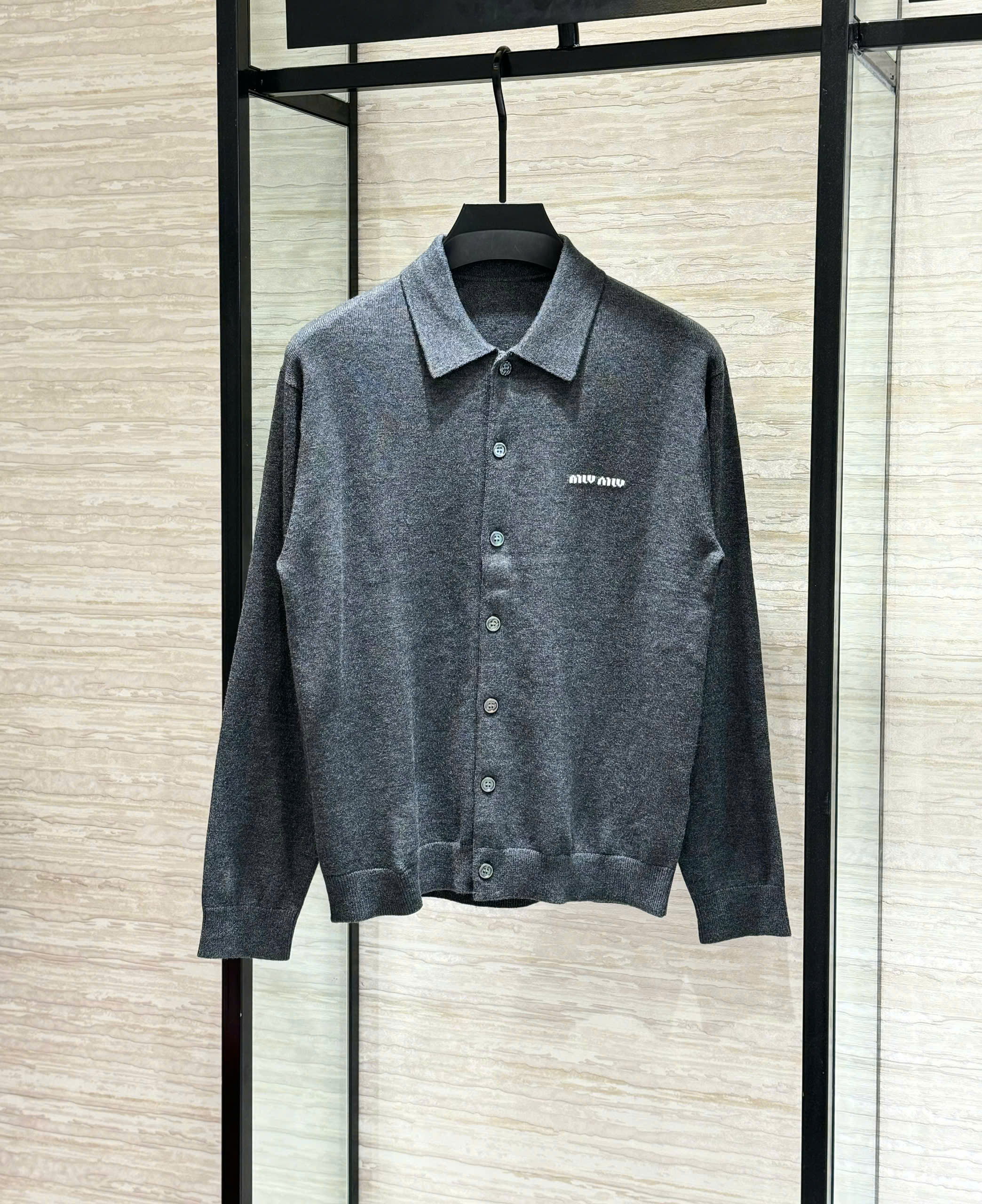 Áo polo tay dài len mongtoghi MiuMiu Xám logo thêu ngực Like AUth 48-54 DDT