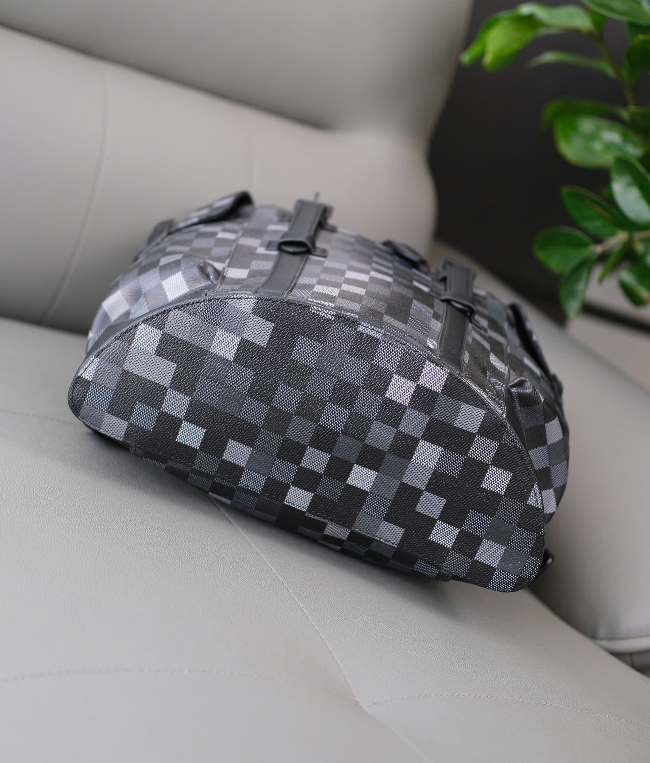 Balo Louis Vuitton LV Đen Caro full tag da kẻ dọc Like Auth 39x31x11 DDT