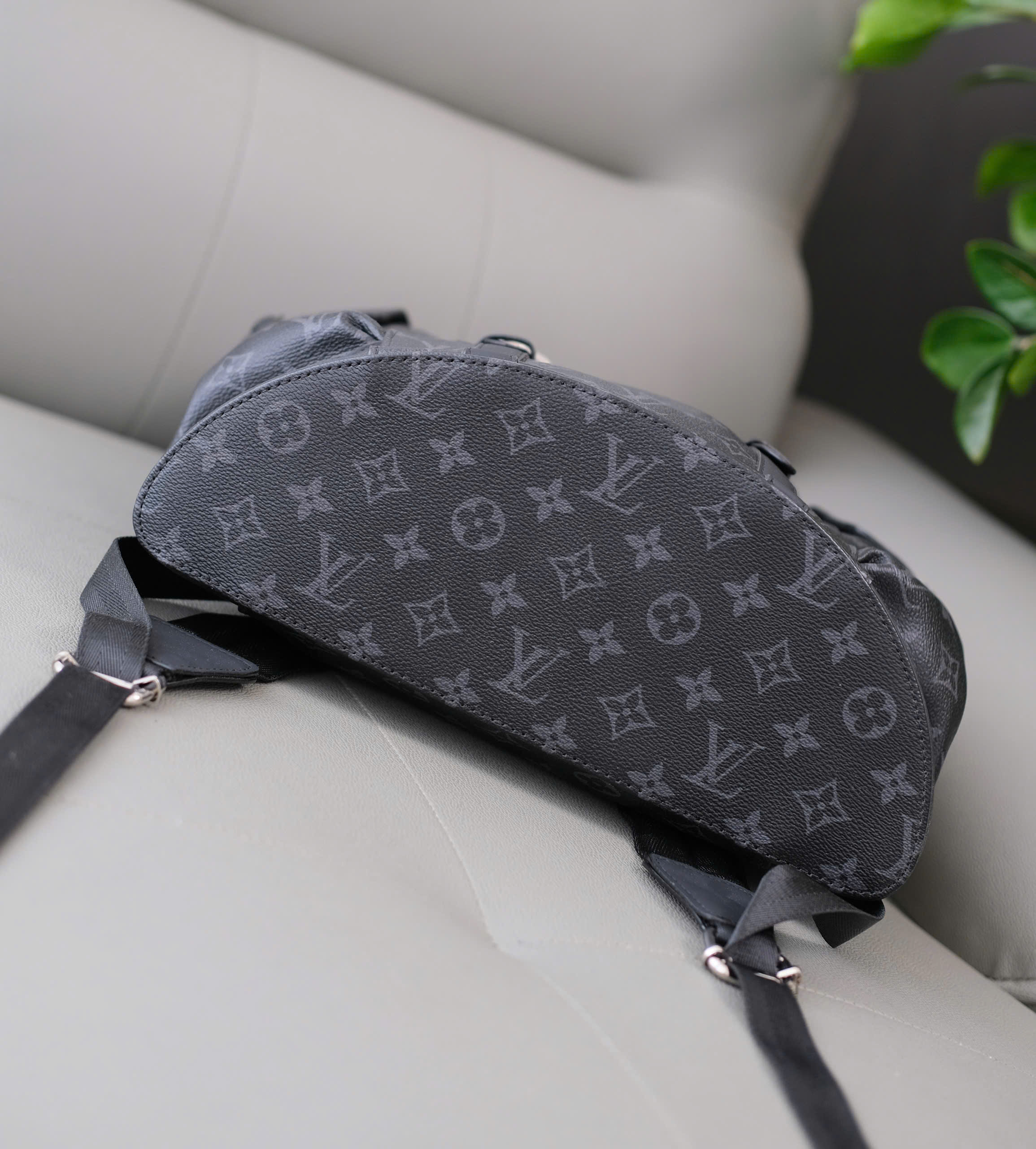 Balo Louis Vuitton LV Đen monogram full tag da kẻ dọc Like Auth 39x31x11 DDT