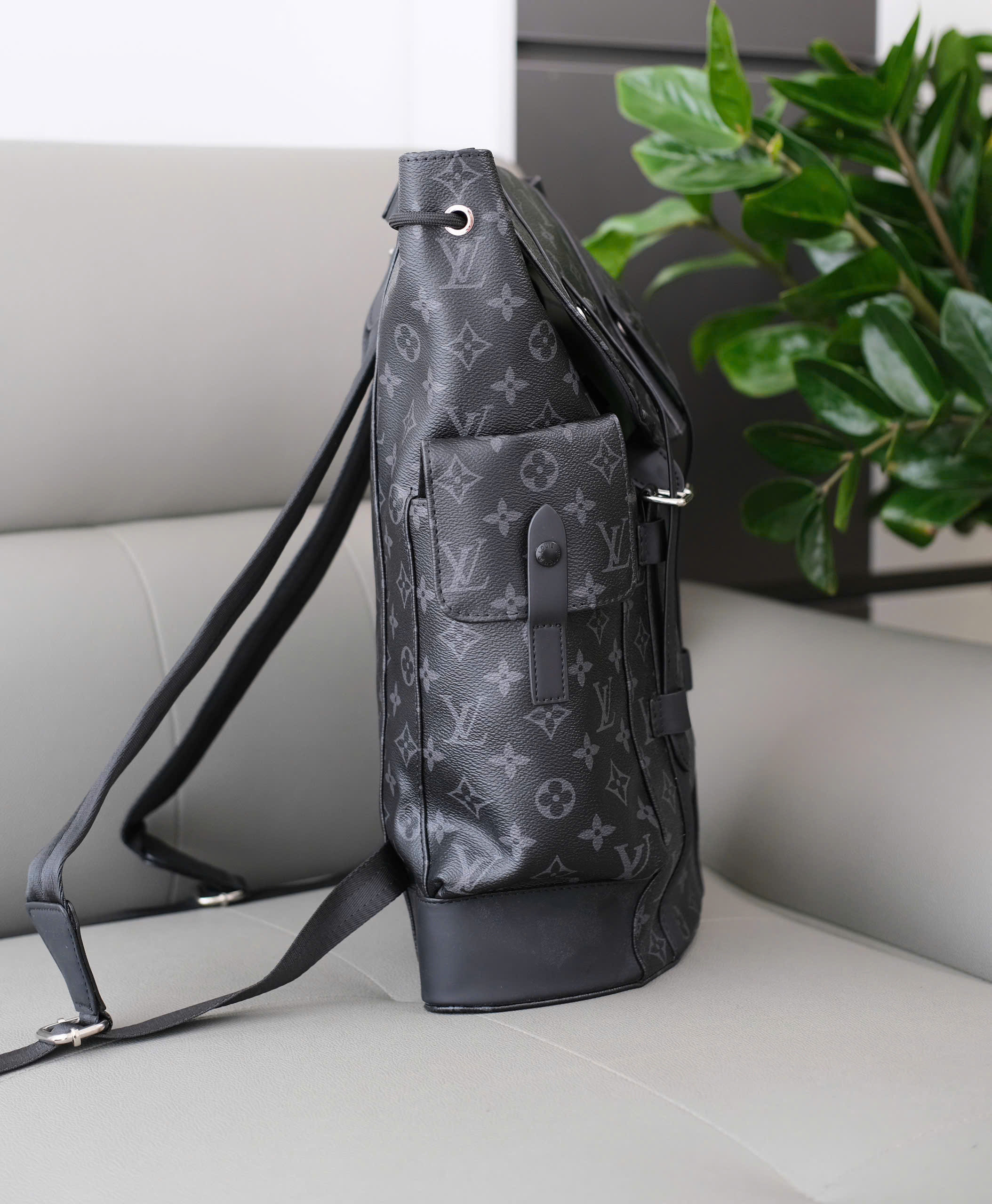 Balo Louis Vuitton LV Đen monogram full tag da kẻ dọc Like Auth 39x31x11 DDT