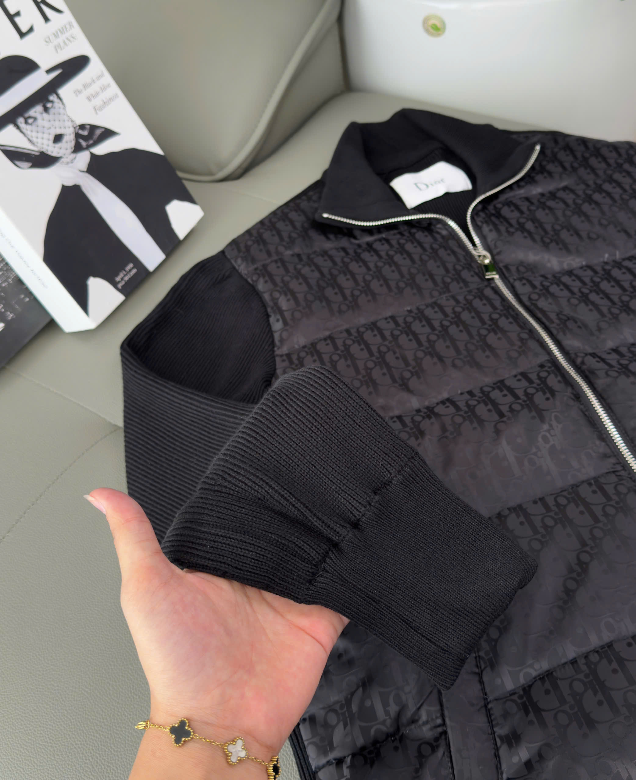 Áo khoác Dior CD Đen họa tiết Obique full phối tay len Like Auth 46-52 DDT