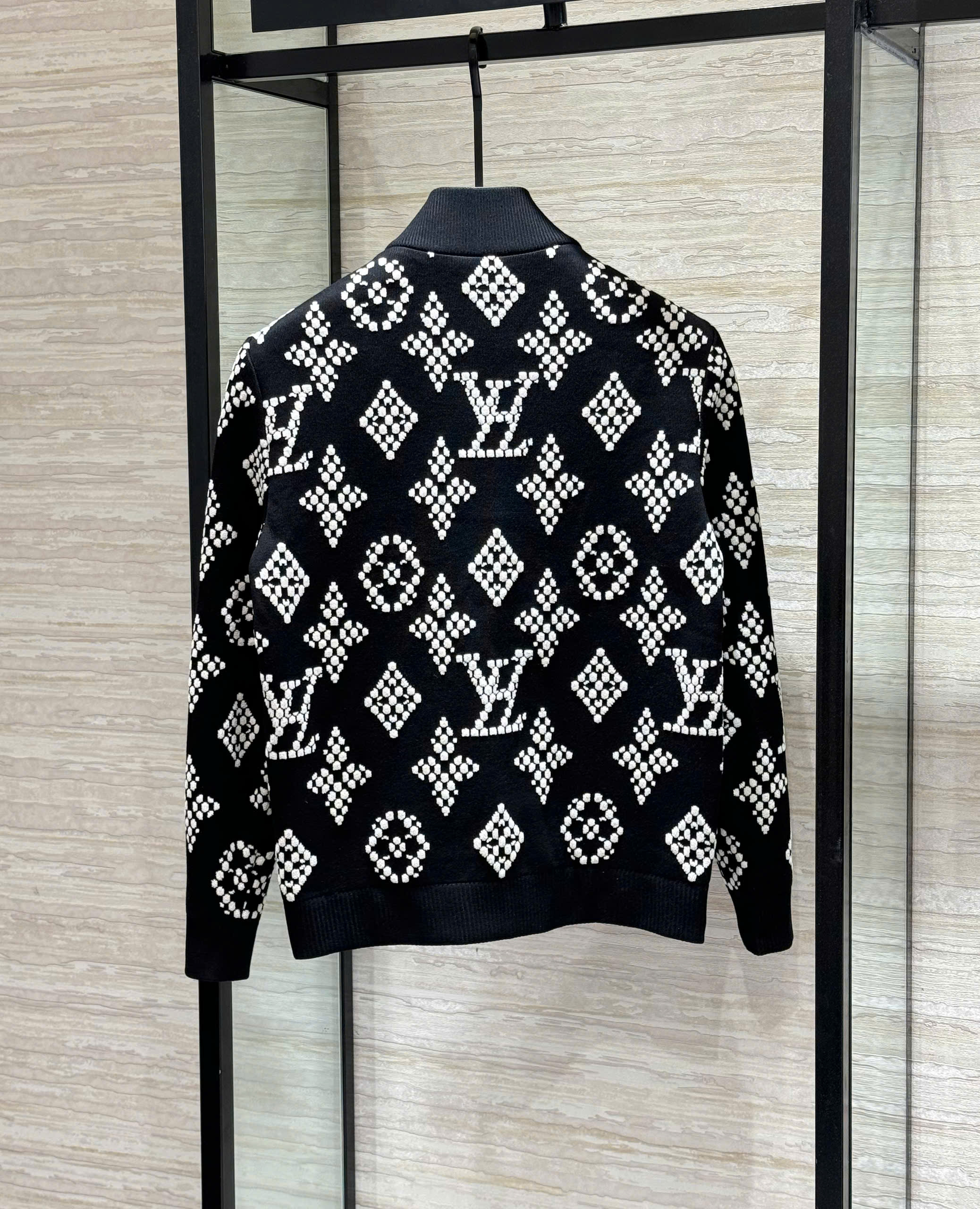 Áo khoác len Louis Vuitton LV Đen logo Trắng thêu nổi monogram full Like Auth 48-54 DDT