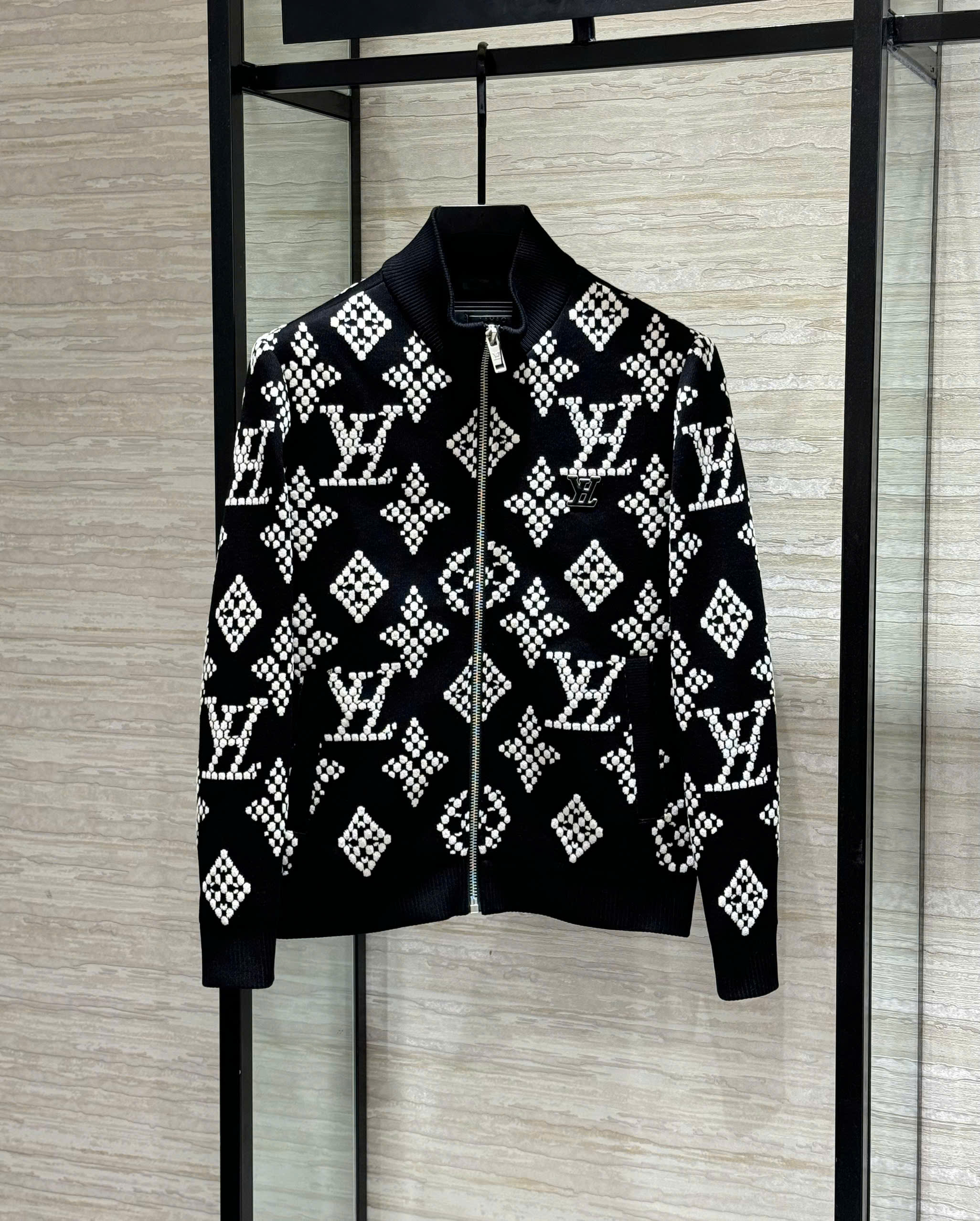 Áo khoác len Louis Vuitton LV Đen logo Trắng thêu nổi monogram full Like Auth 48-54 DDT