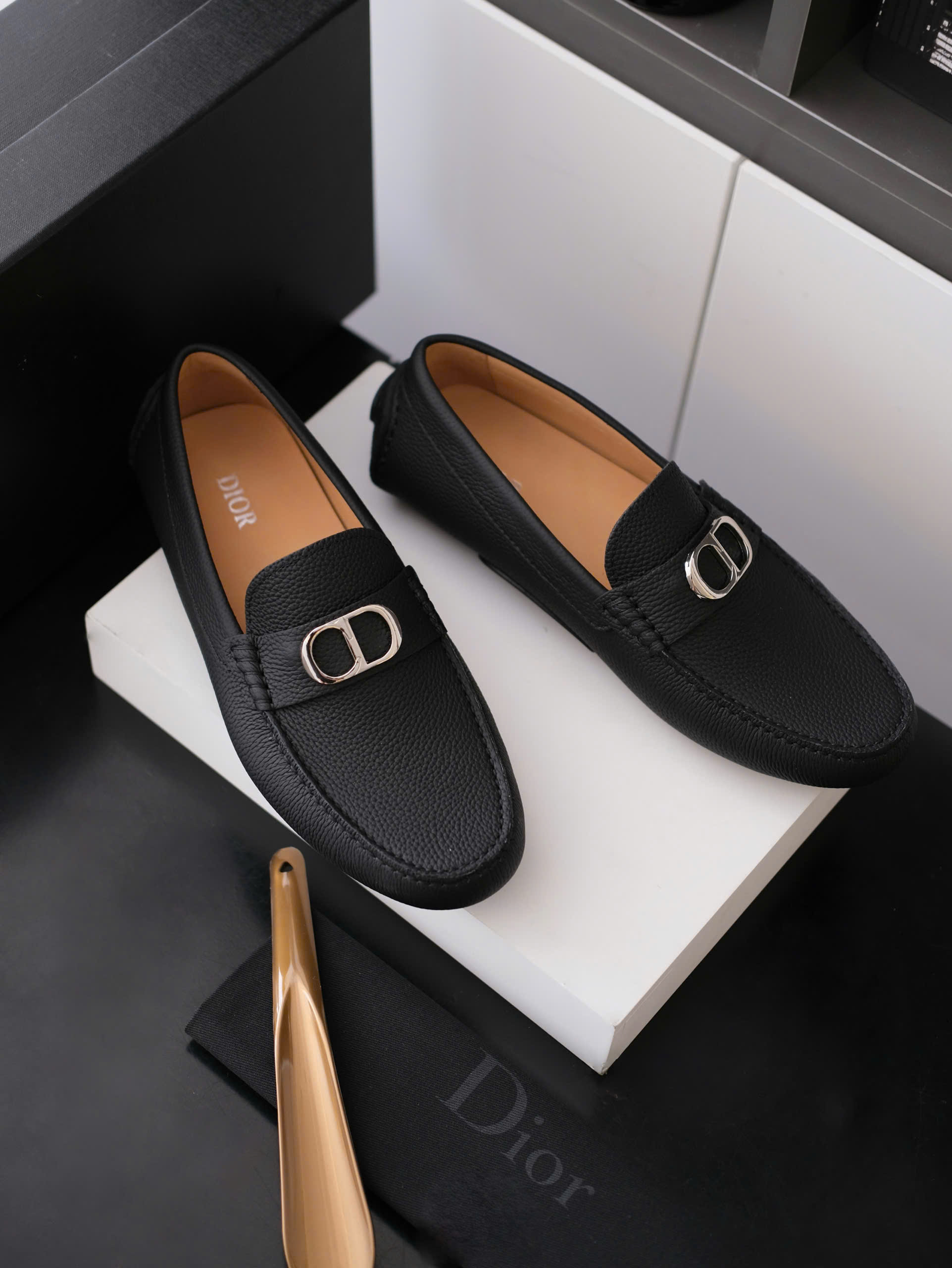 Giày moca Dior Đen sần logo CD tag bạc Like Auth 38-43 DDT