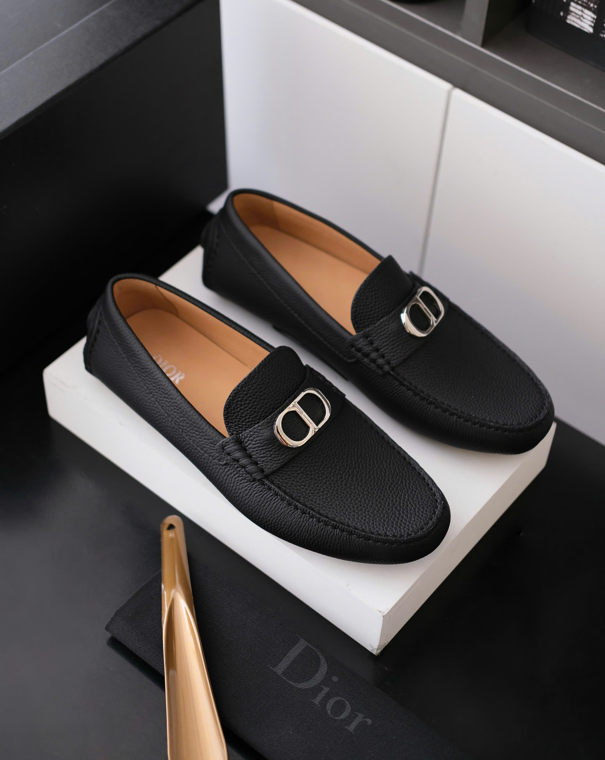 Giày moca Dior Đen sần logo CD tag bạc Like Auth 38-43 DDT