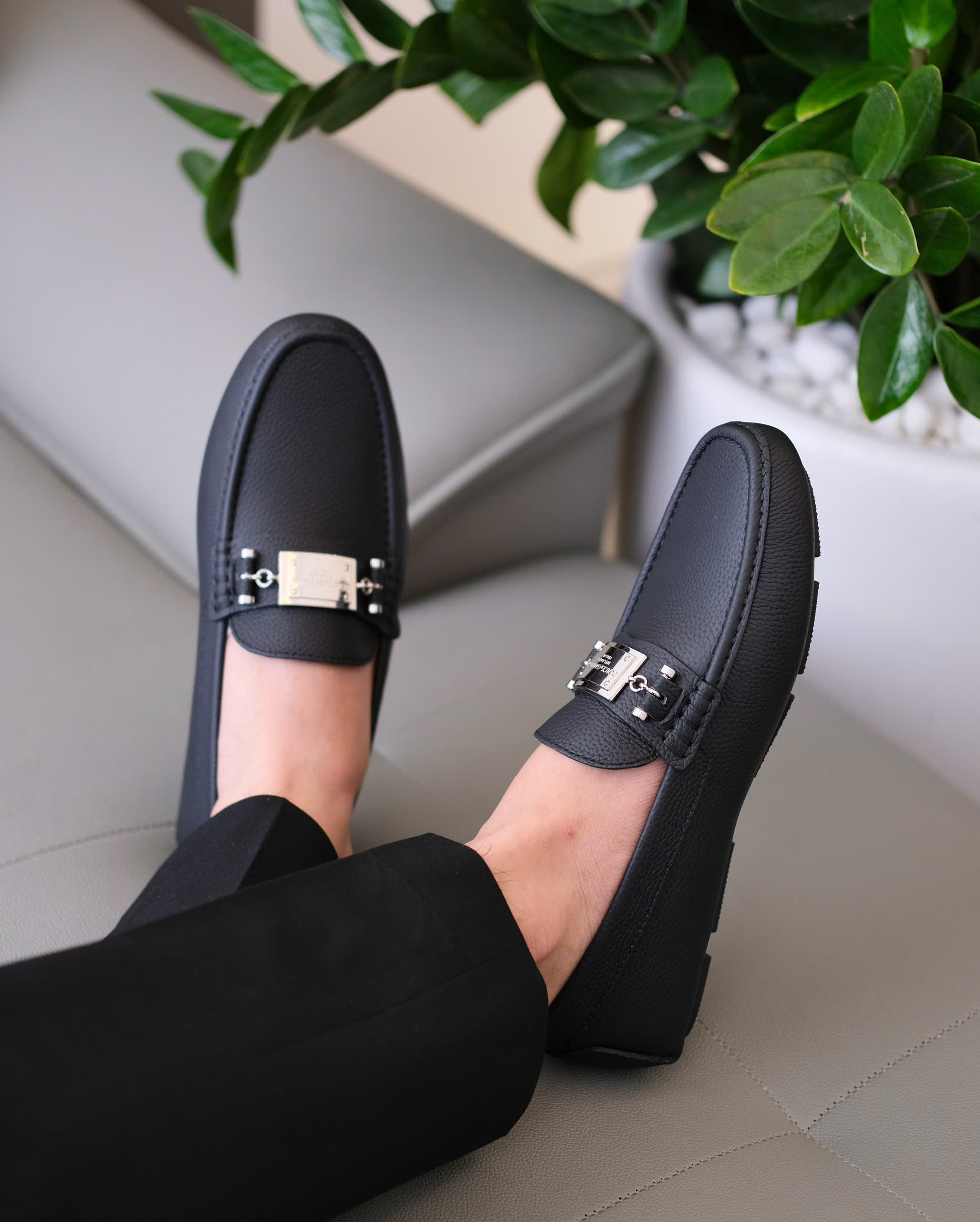 Giày moca Dolce Gabbana DG Đen sần lót Đỏ logo tag vuông Like Auth 38-43 DDT