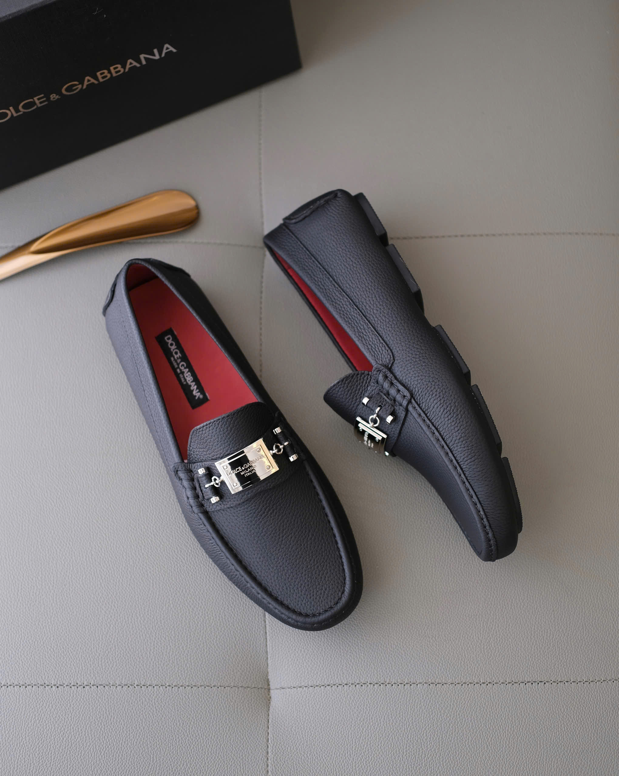 Giày moca Dolce Gabbana DG Đen sần lót Đỏ logo tag vuông Like Auth 38-43 DDT