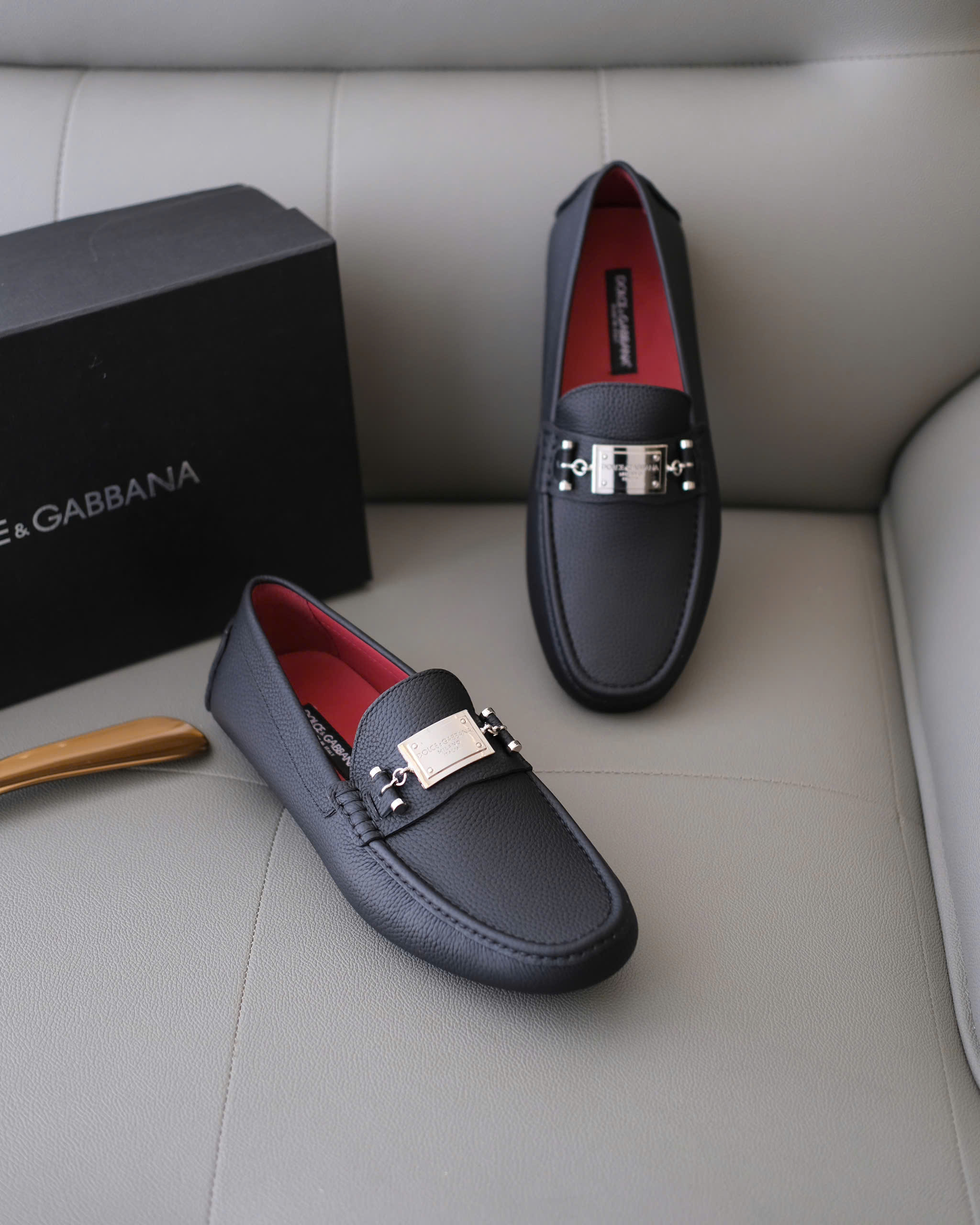 Giày moca Dolce Gabbana DG Đen sần lót Đỏ logo tag vuông Like Auth 38-43 DDT