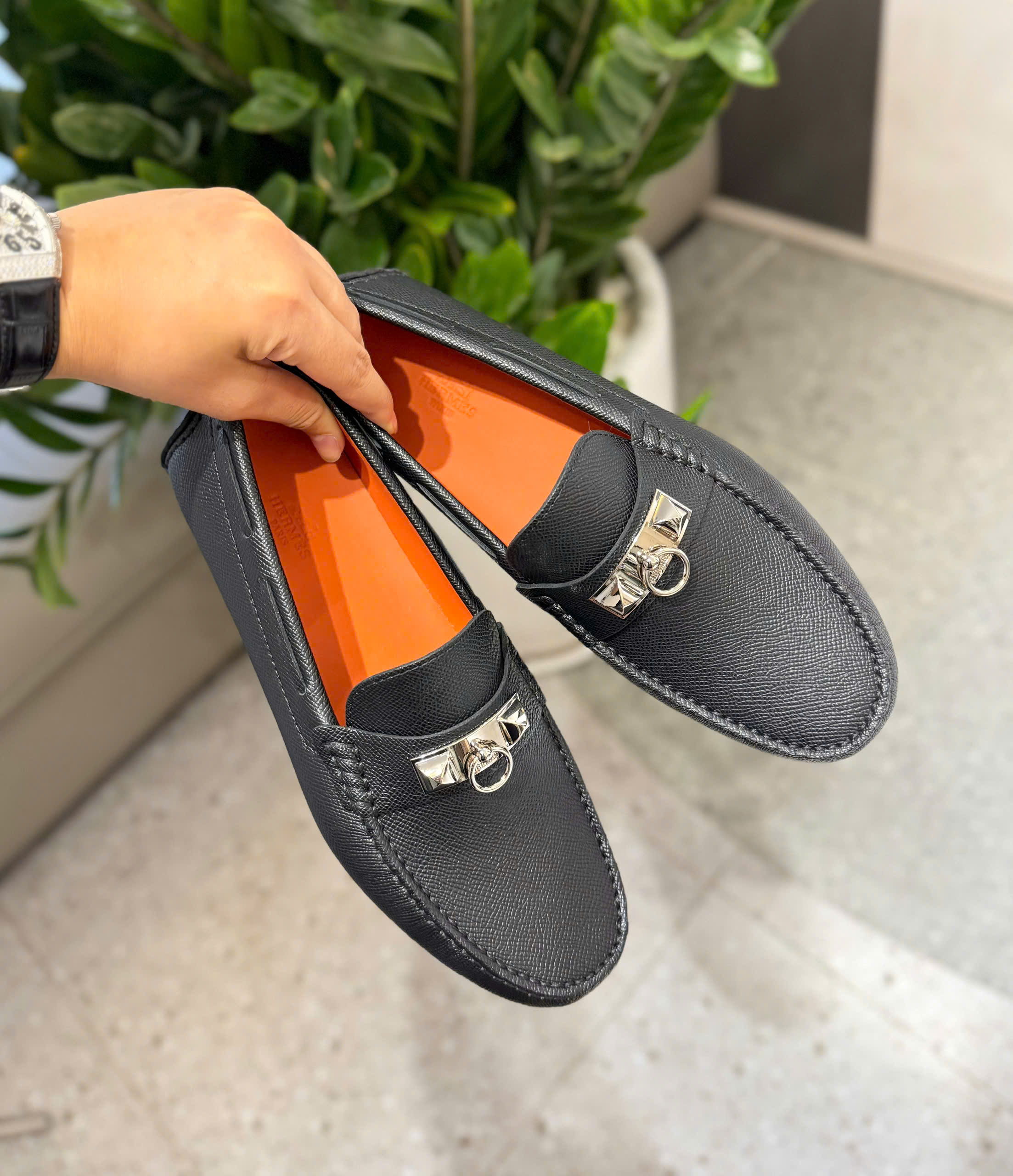 Giày moca Hermes HM Đen sần logo móc khóa bạc Like Auth 38-43 DDT