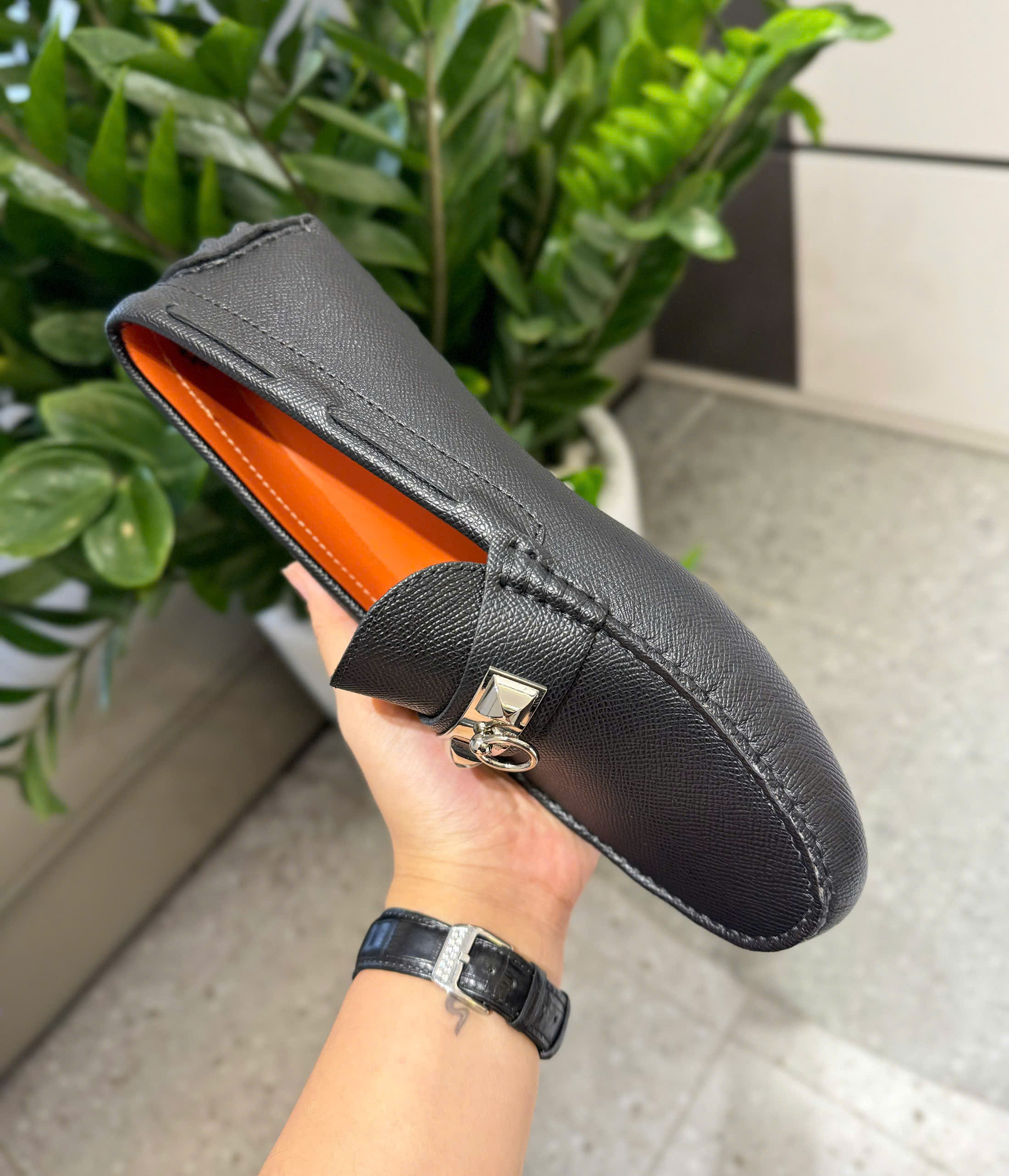 Giày moca Hermes HM Đen sần logo móc khóa bạc Like Auth 38-43 DDT