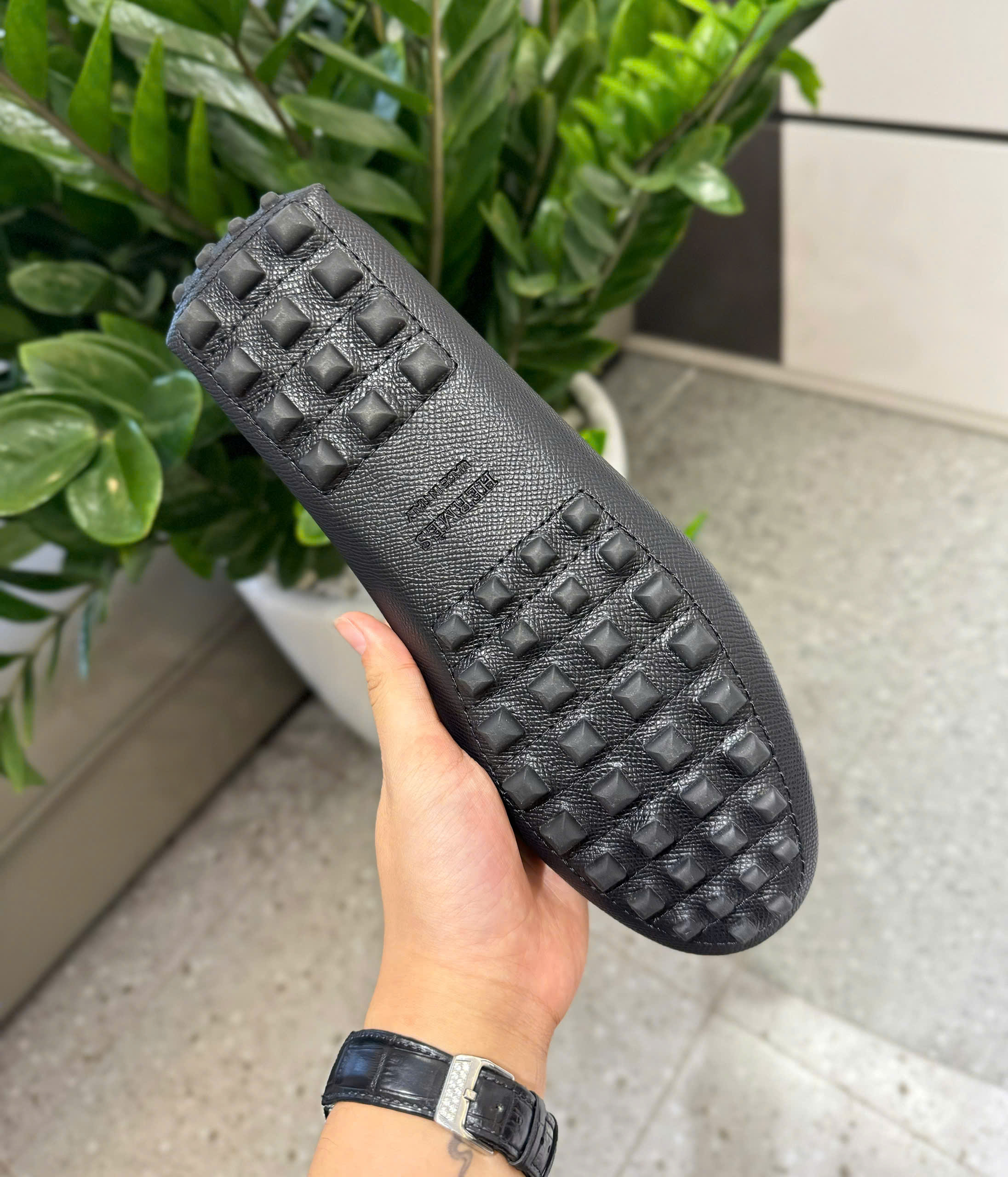 Giày moca Hermes HM Đen sần logo móc khóa bạc Like Auth 38-43 DDT