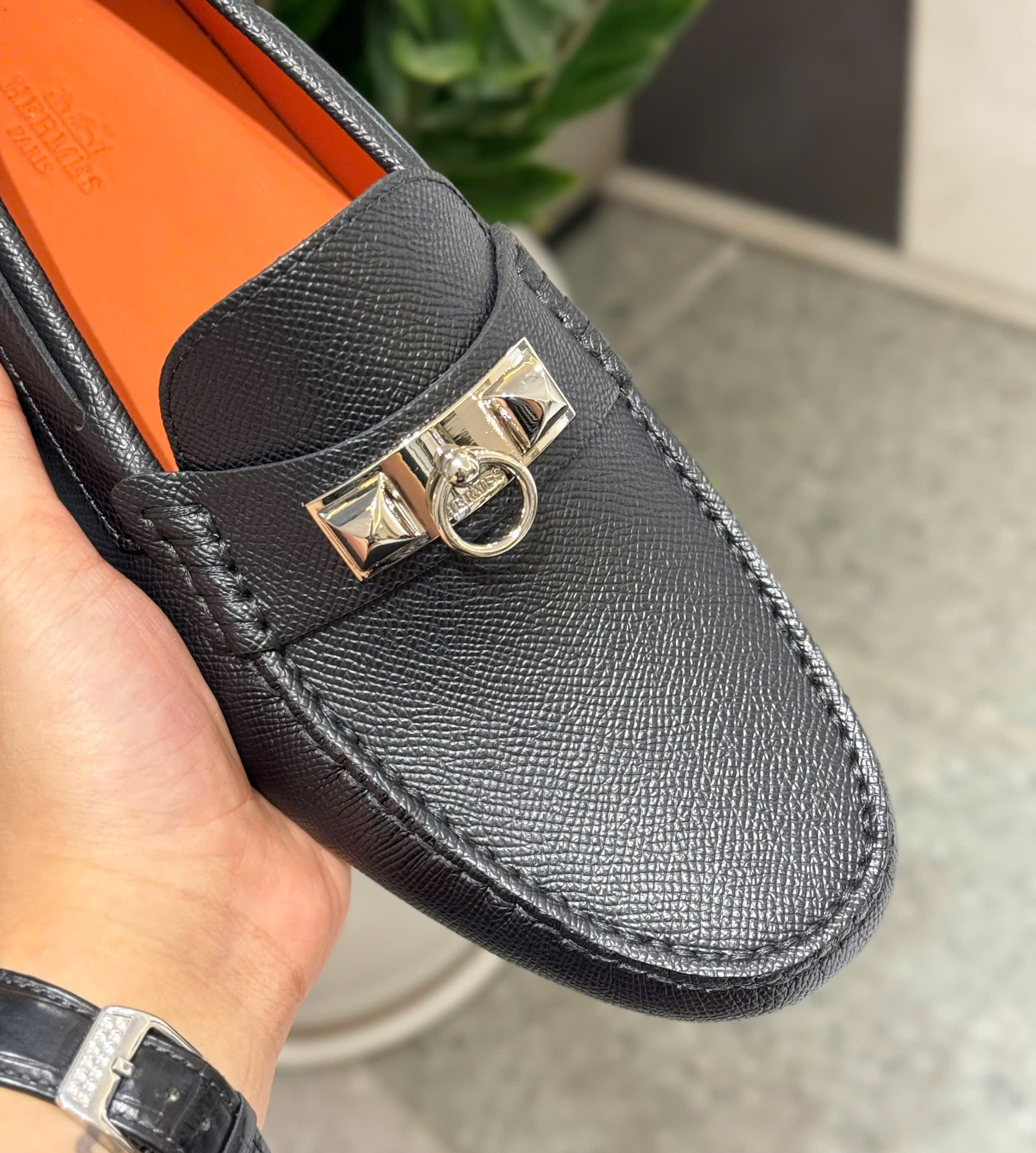Giày moca Hermes HM Đen sần logo móc khóa bạc Like Auth 38-43 DDT