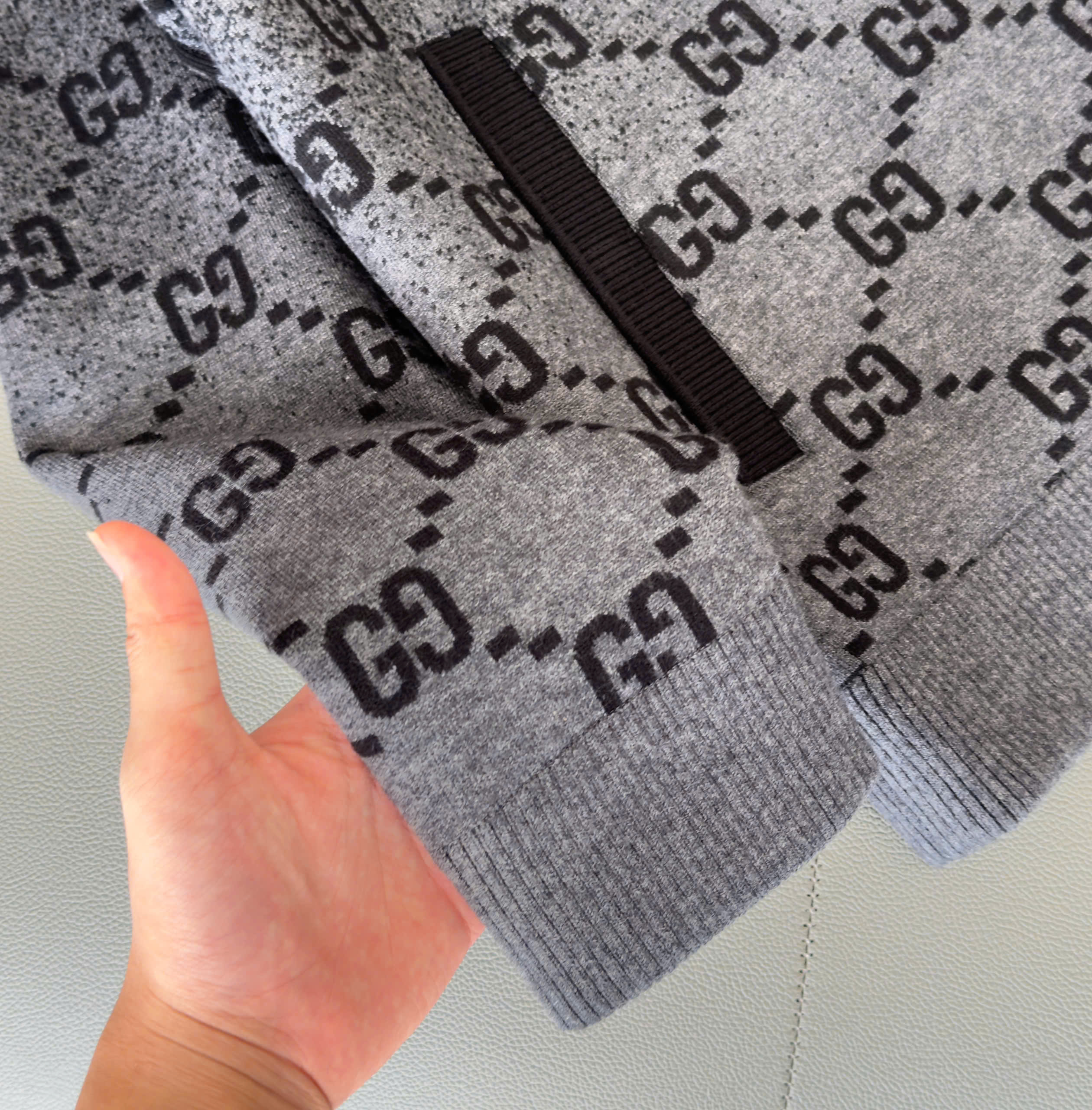Áo khoác len Gucci GC Xám Đen loang monogram full Like Auth 48-54 DDT