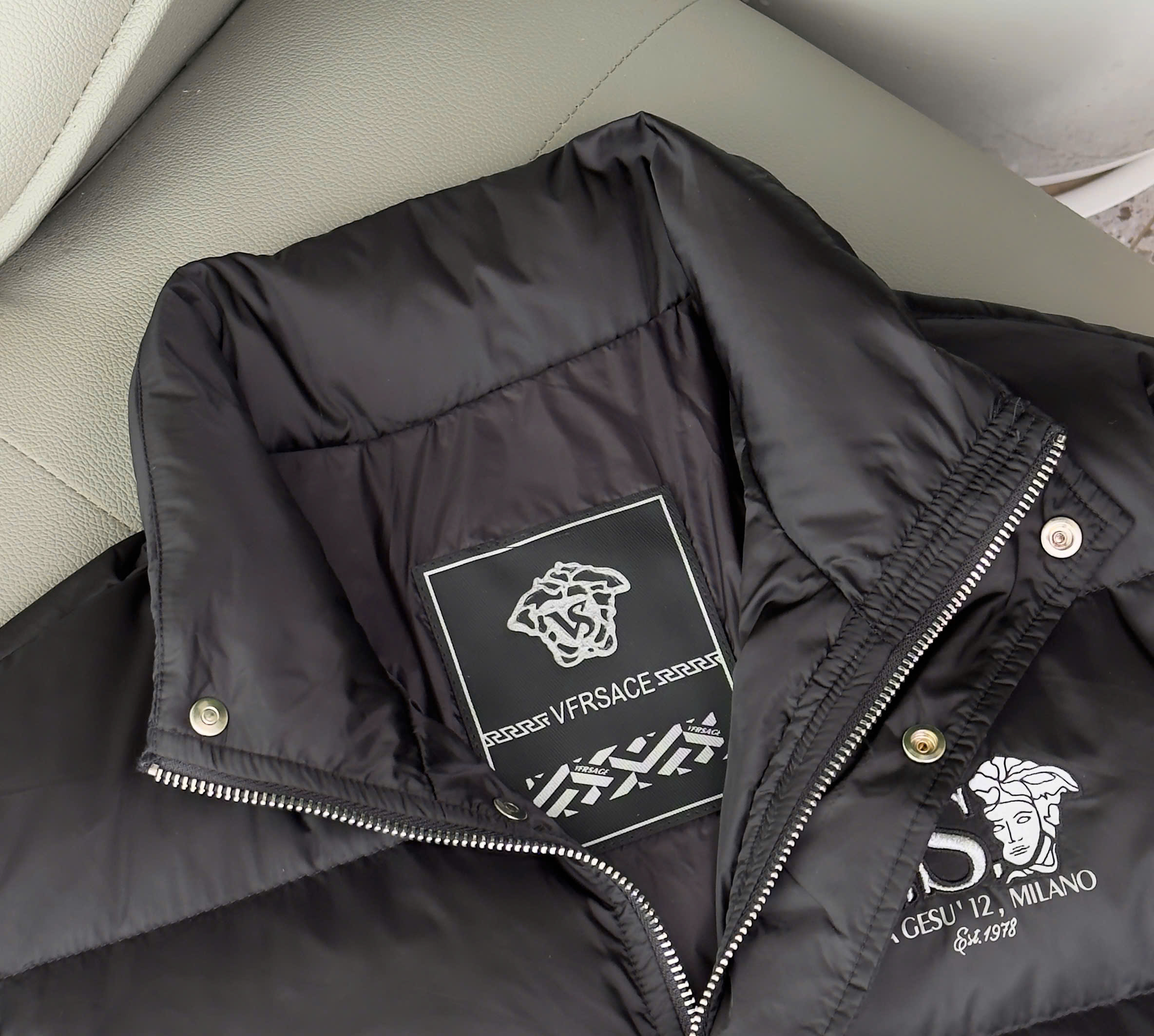 Áo khoác phao Versace lót lông vũ siêu ấm Like Auth 48-54 DDT