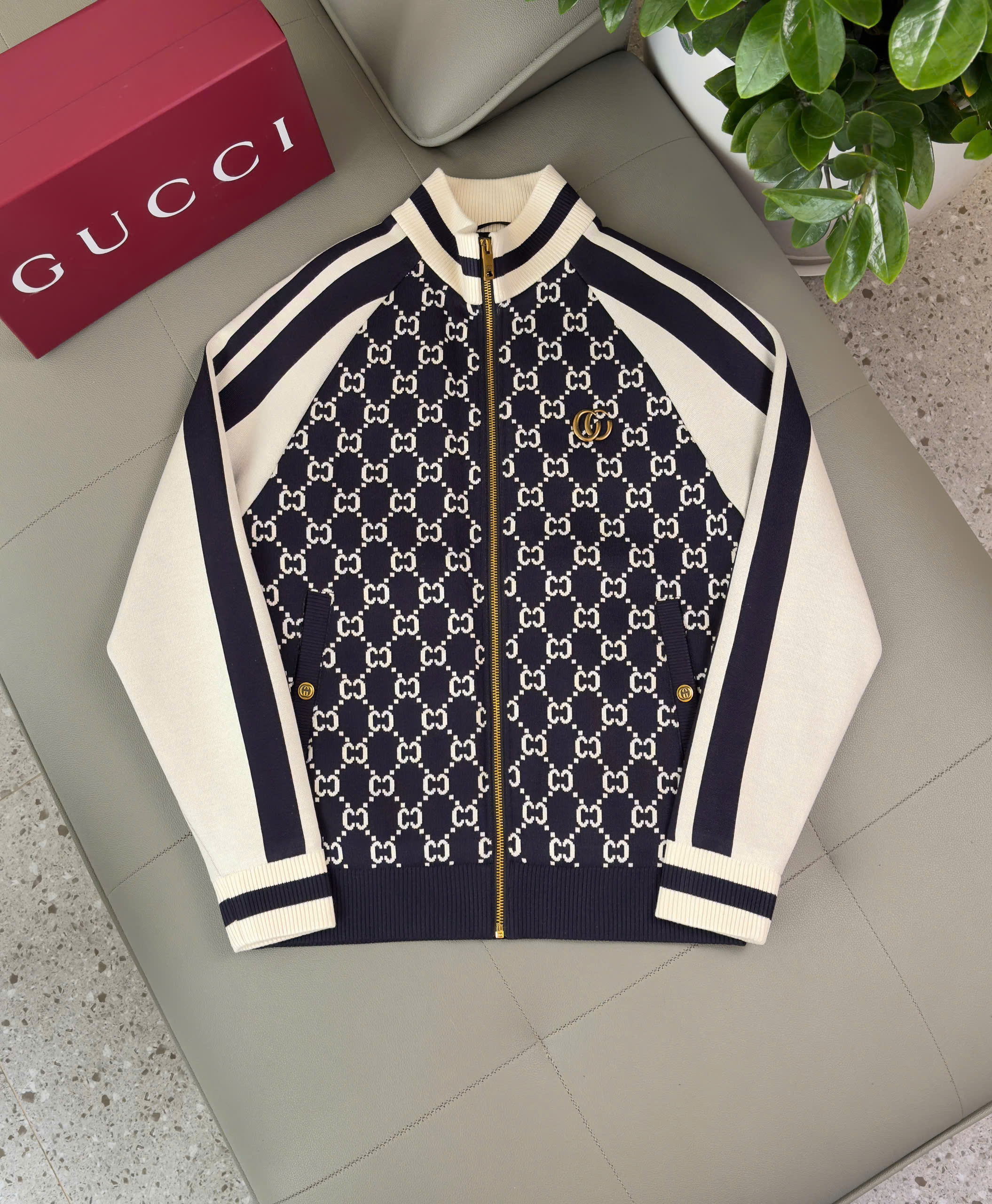 Áo khoác len Gucci GC Đen phối Trắng monogram Like Auth 48-54 DDT