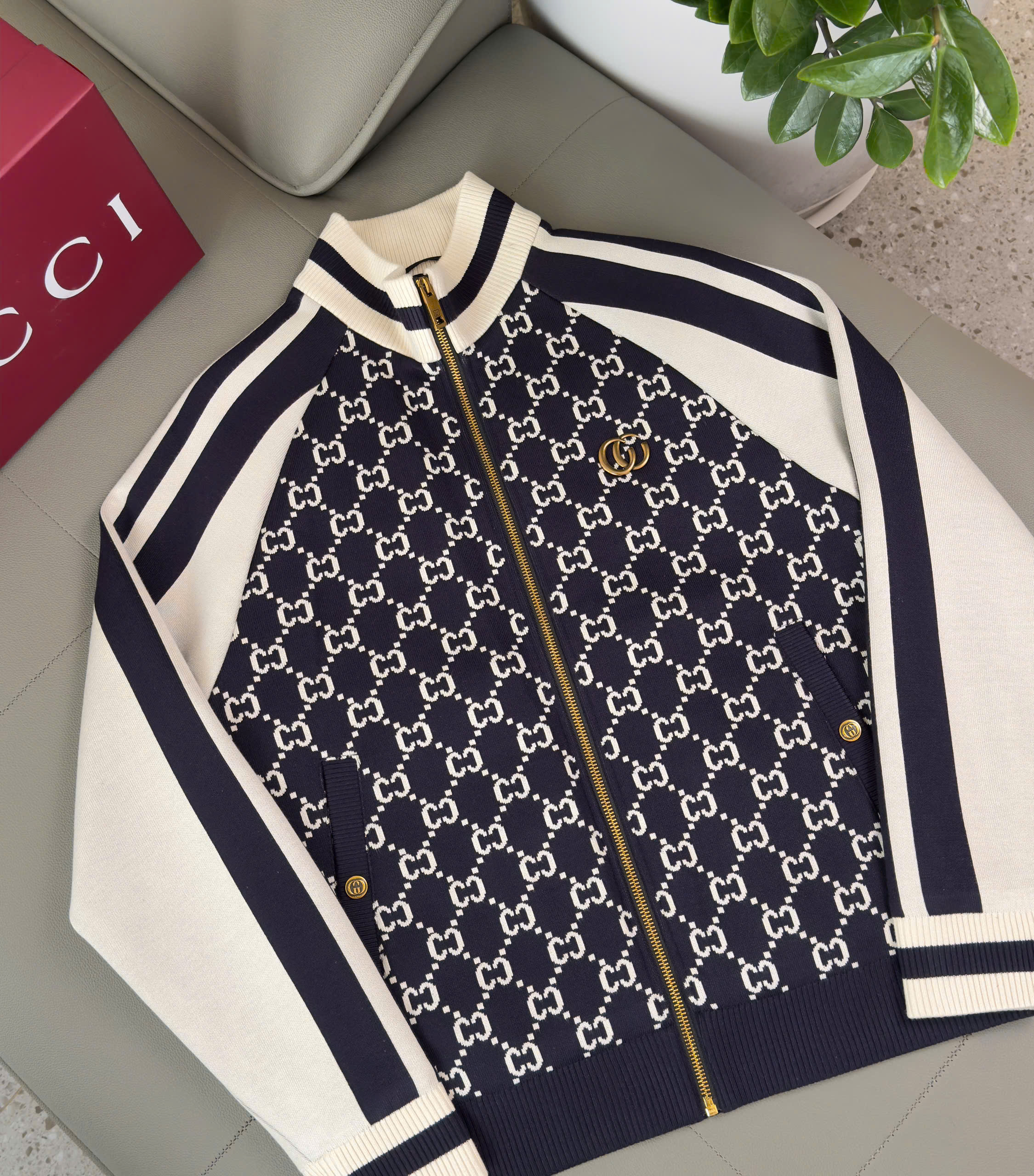 Áo khoác len Gucci GC Đen phối Trắng monogram Like Auth 48-54 DDT