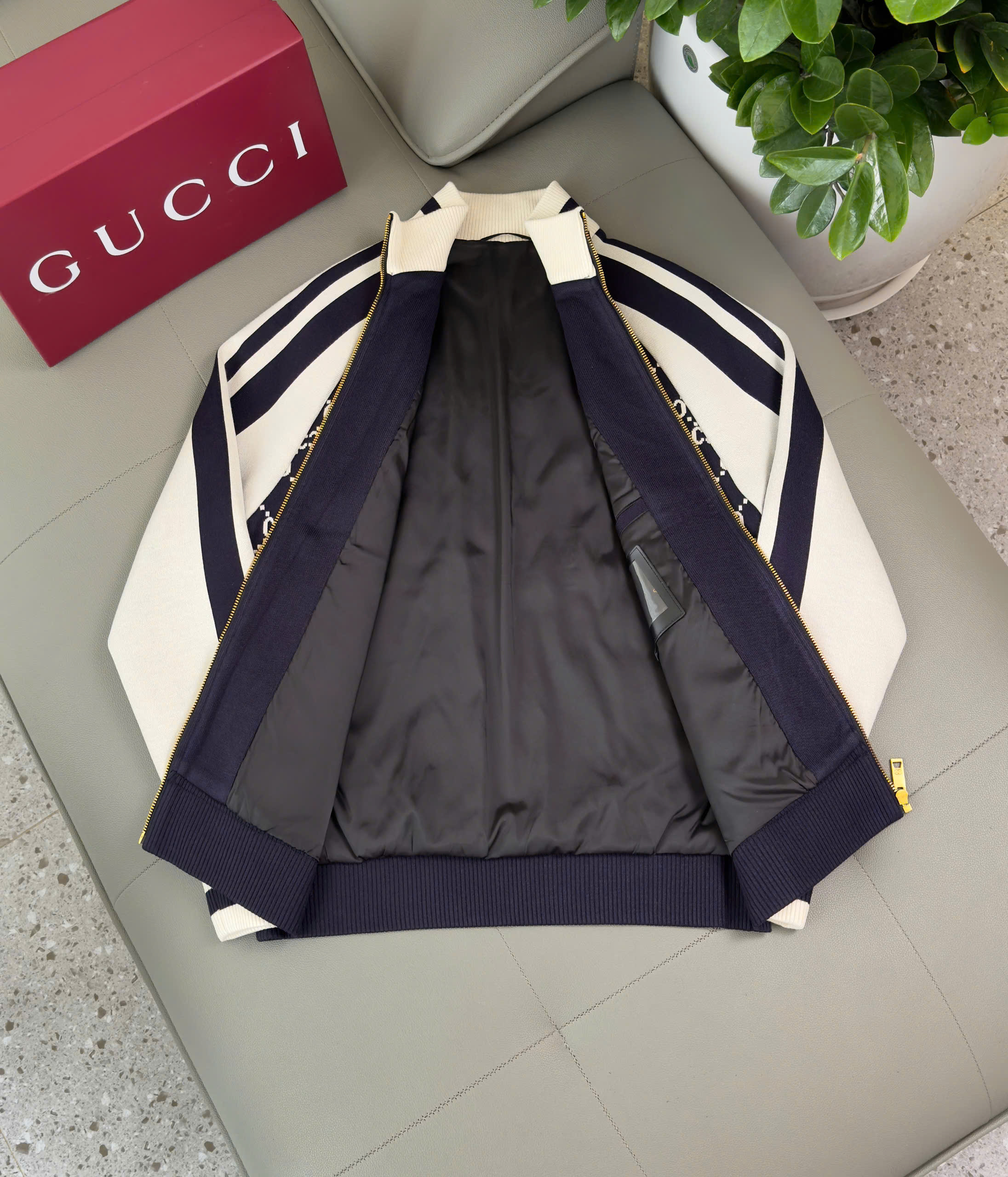 Áo khoác len Gucci GC Đen phối Trắng monogram Like Auth 48-54 DDT