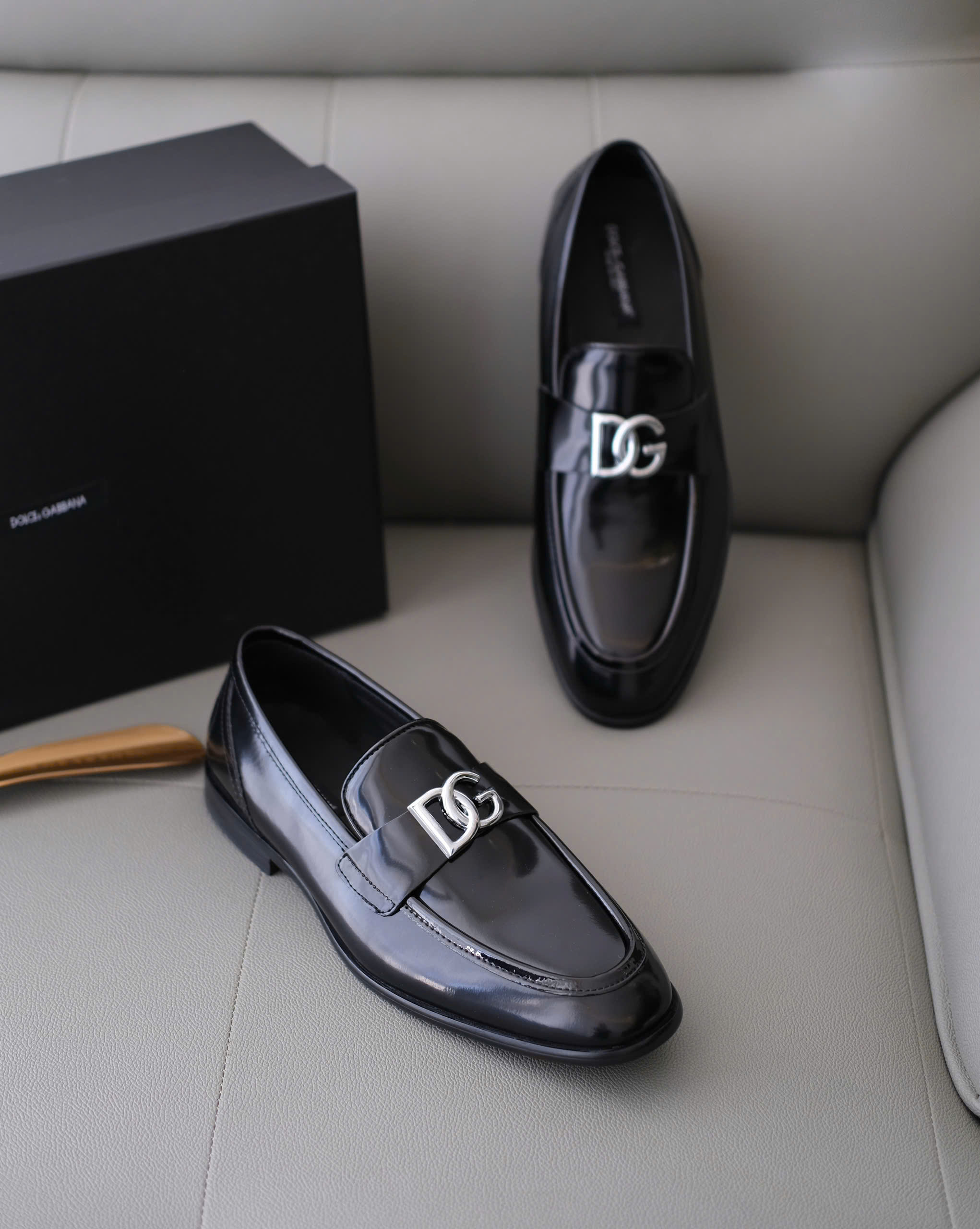 Giày loafer Dolce Gabbana DG Đen bóng logo tag bạc đế gỗ Like Auth 38-43 DDT