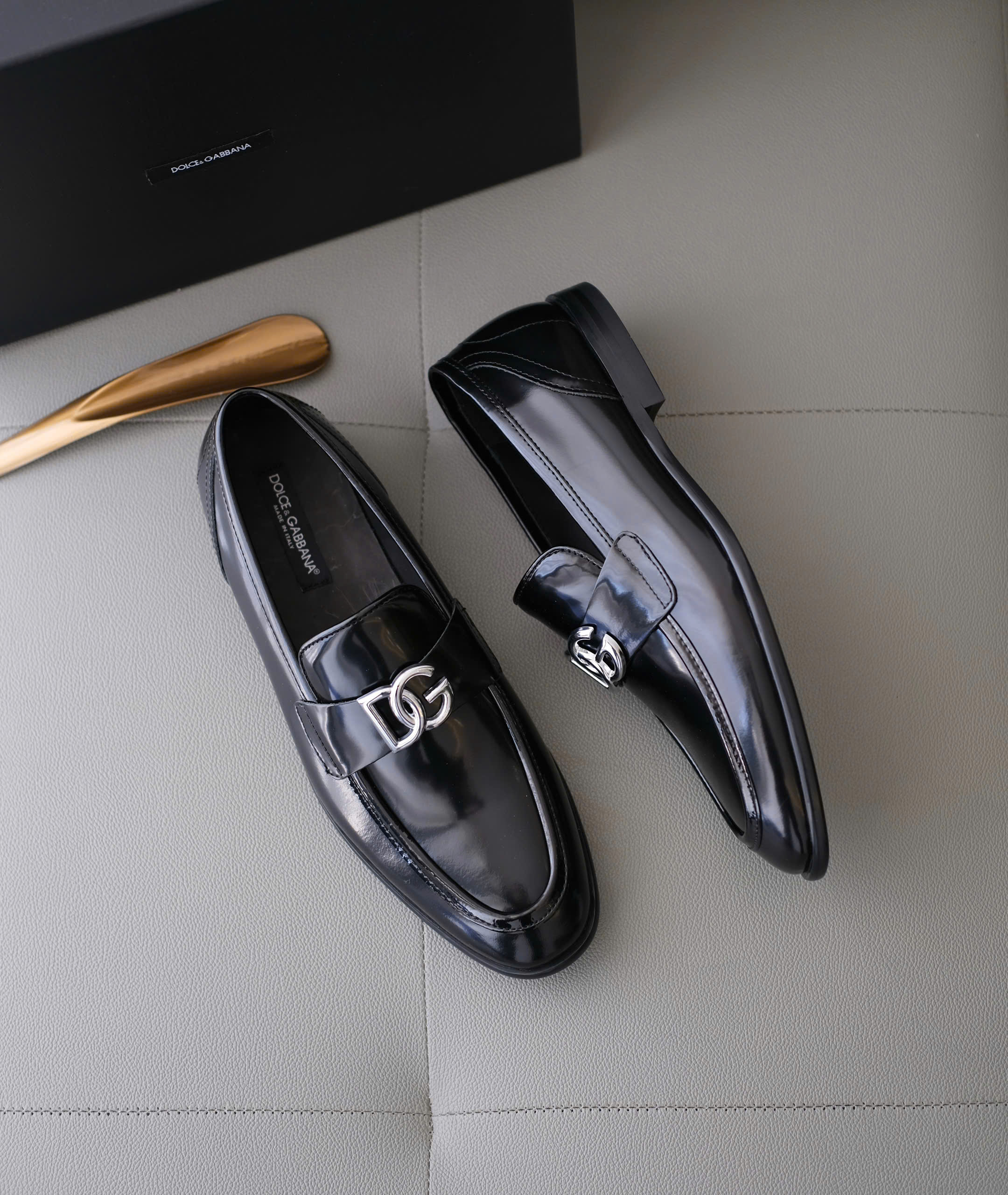 Giày loafer Dolce Gabbana DG Đen bóng logo tag bạc đế gỗ Like Auth 38-43 DDT