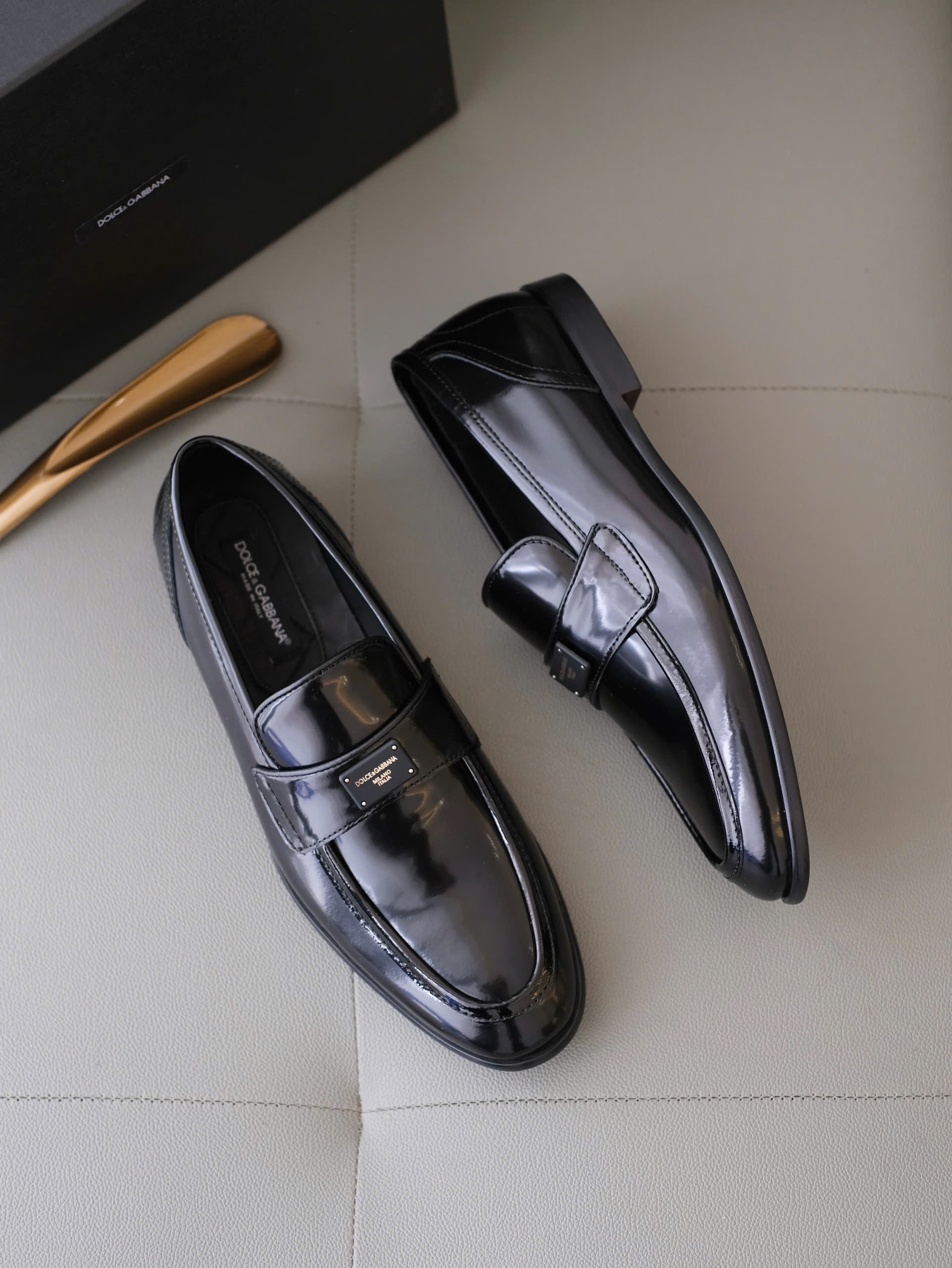 Giày loafer Dolce Gabbana DG Đen bóng logo tag vuông Like Auth 38-43 DDT