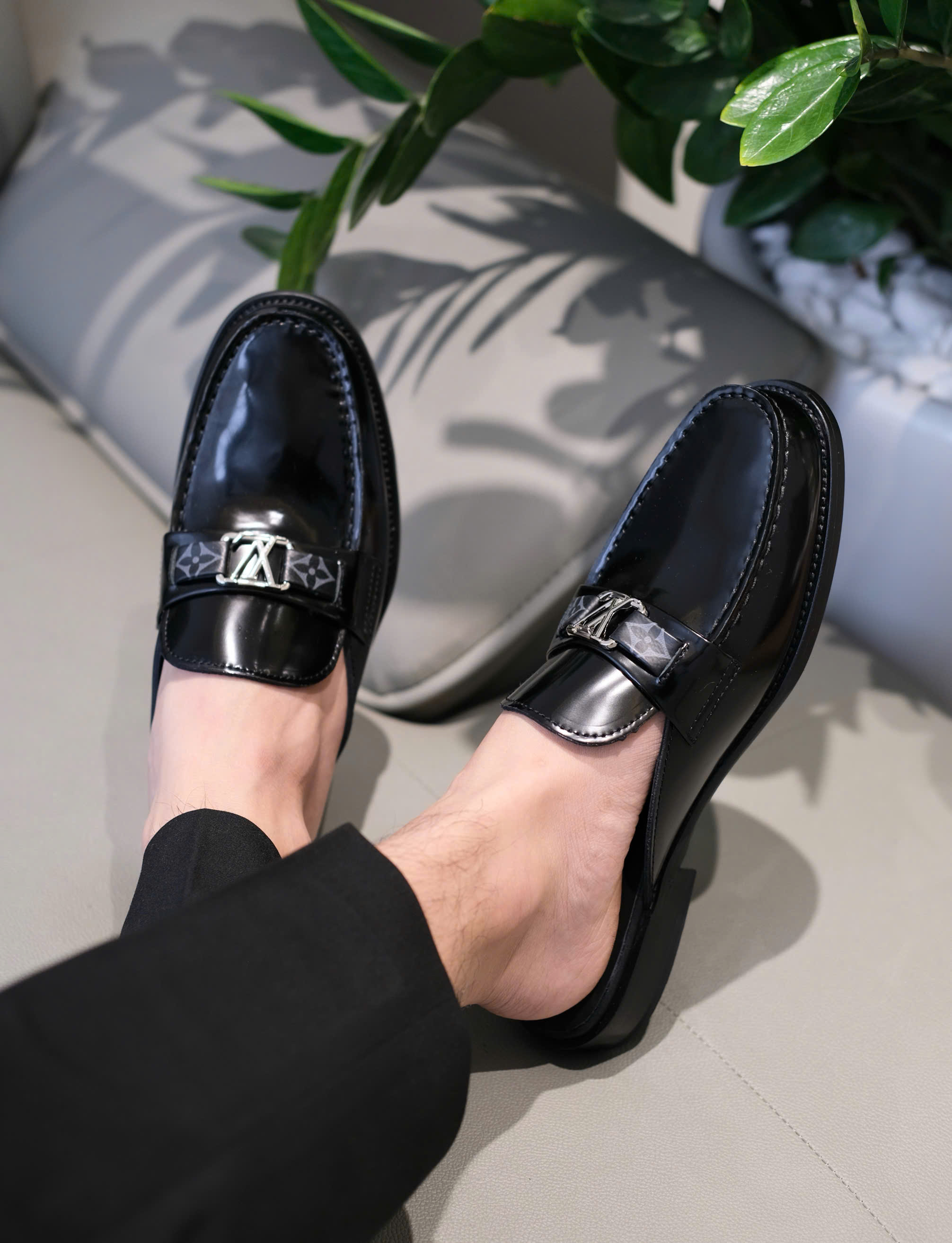 Giày loafer Louis Vuitton LV Đen bóng họa tiết monogram móc chữ đế gỗ Like Auth 38-43 DDT