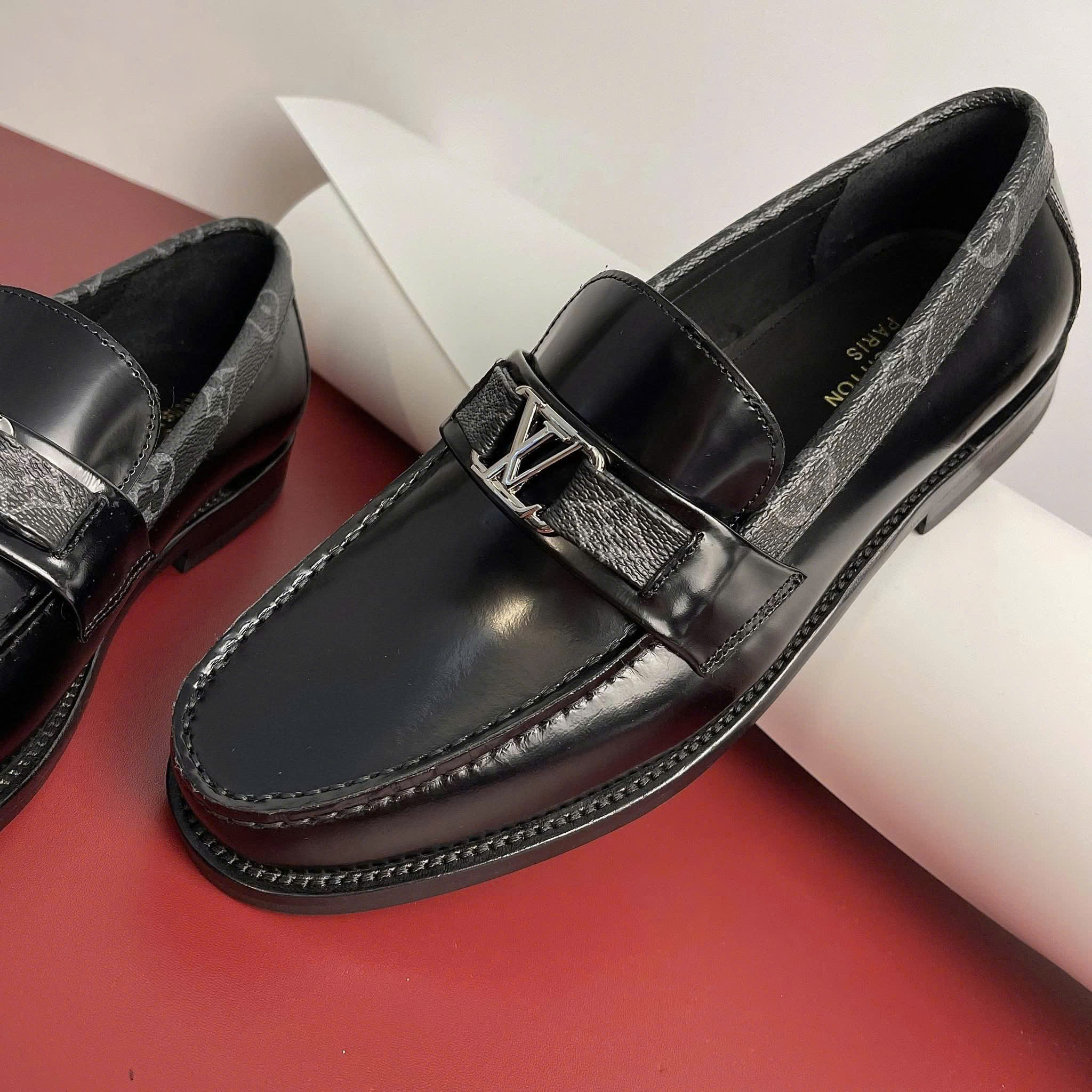 Giày loafer Louis Vuitton LV Đen bóng họa tiết monogram viền đế gỗ Like Auth 38-43 DDT