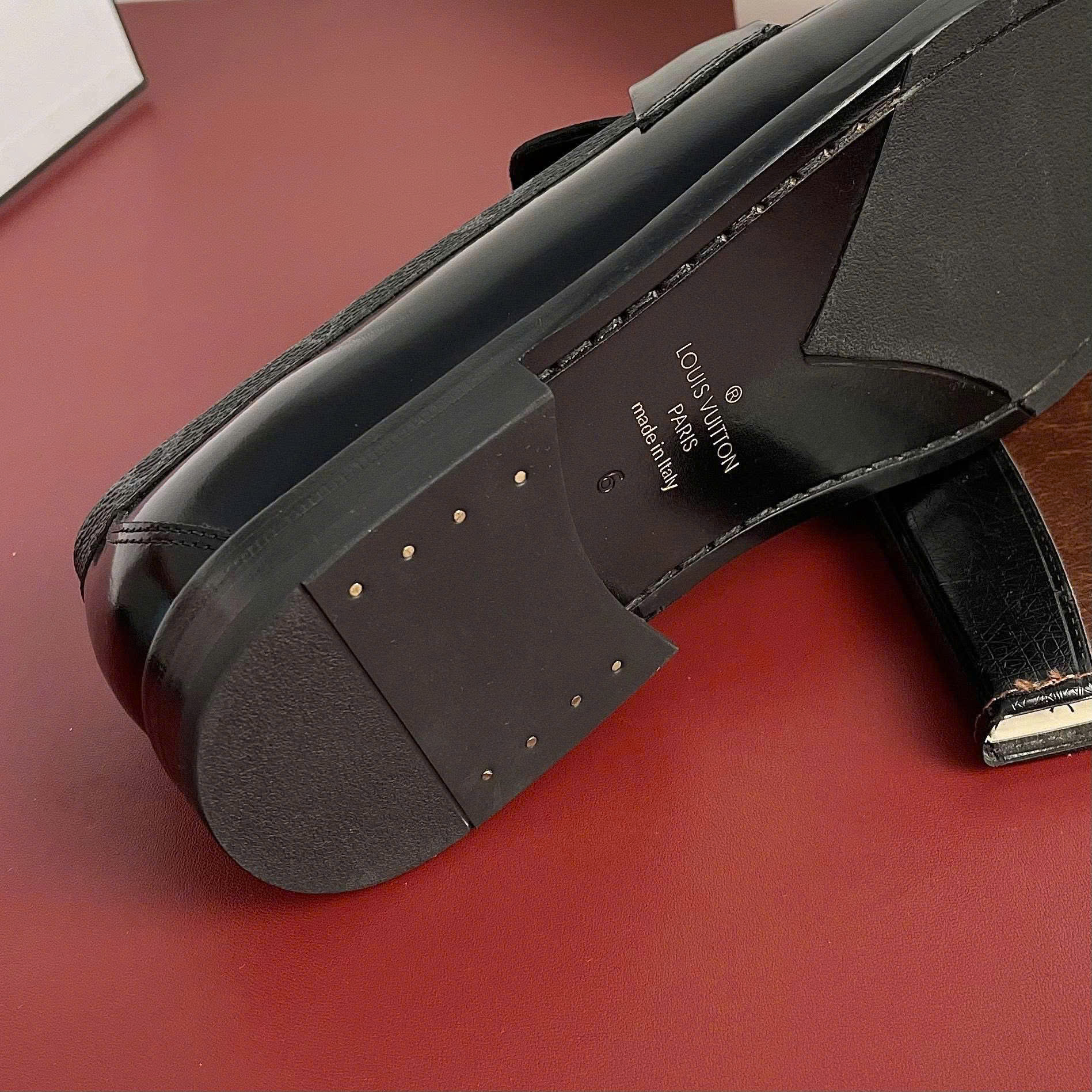 Giày loafer Louis Vuitton LV Đen bóng họa tiết monogram viền đế gỗ Like Auth 38-43 DDT