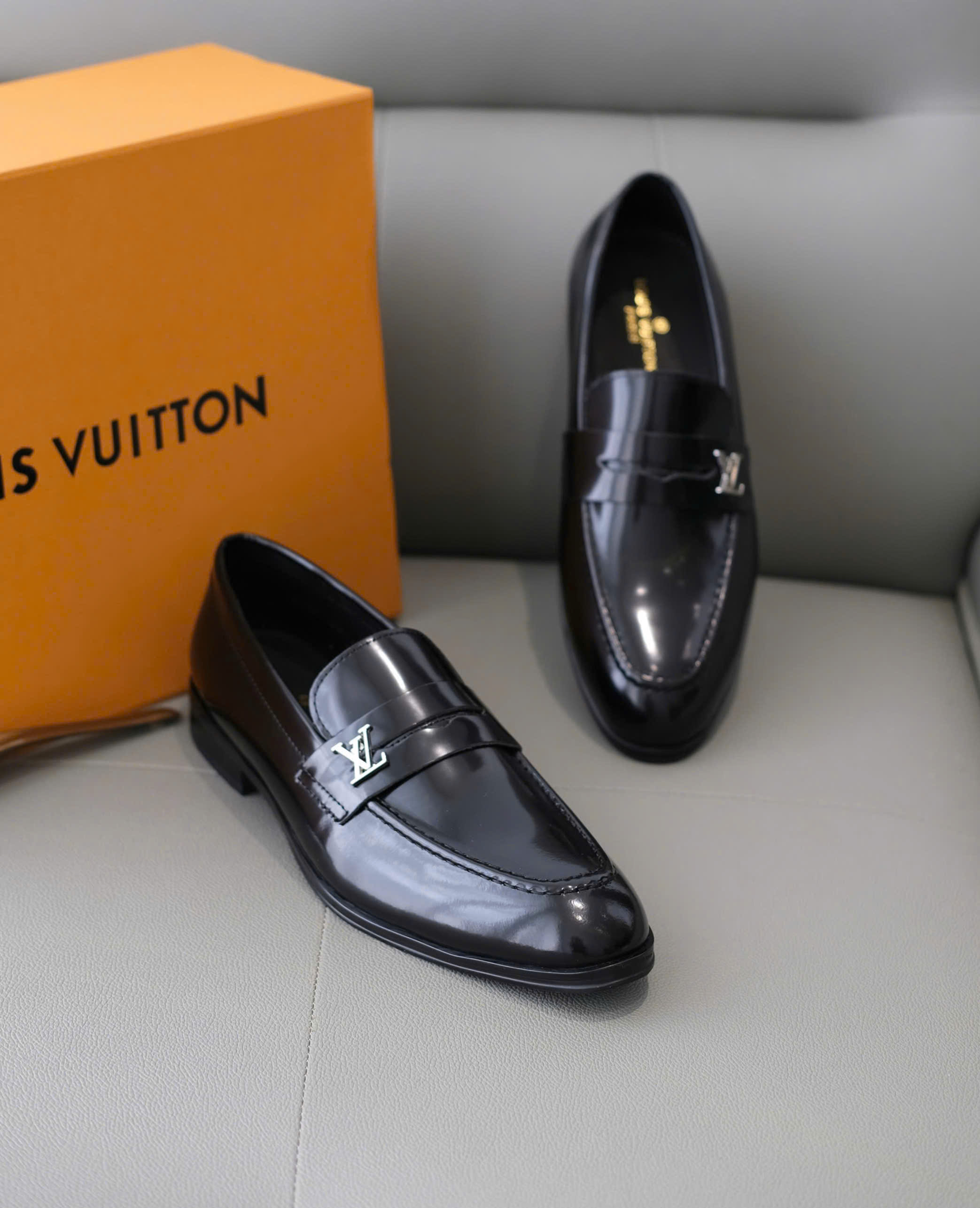 Giày loafer Louis Vuitton LV Đen bóng logo tag bạc đế gỗ Like Auth 38-43 DDT
