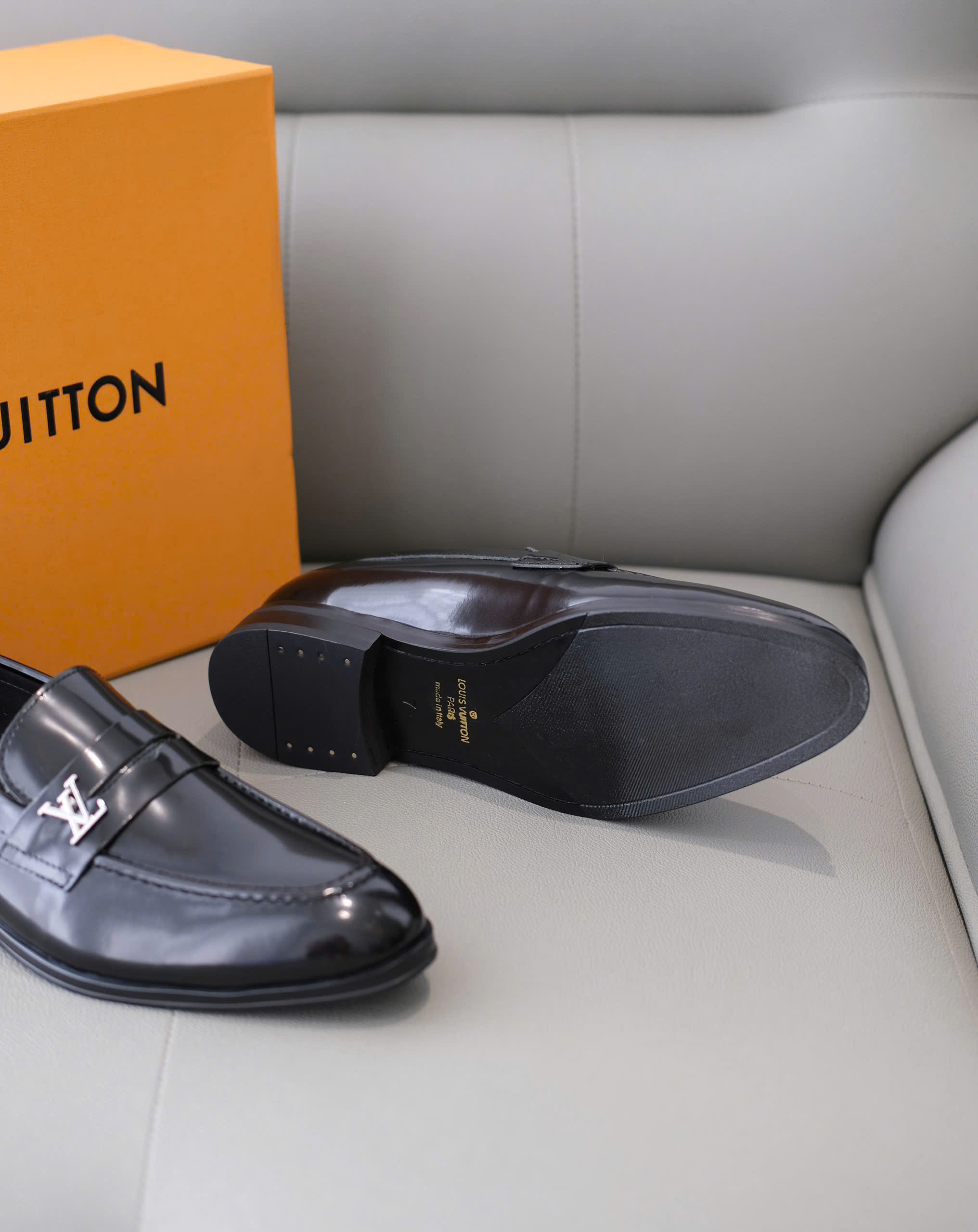 Giày loafer Louis Vuitton LV Đen bóng logo tag bạc đế gỗ Like Auth 38-43 DDT