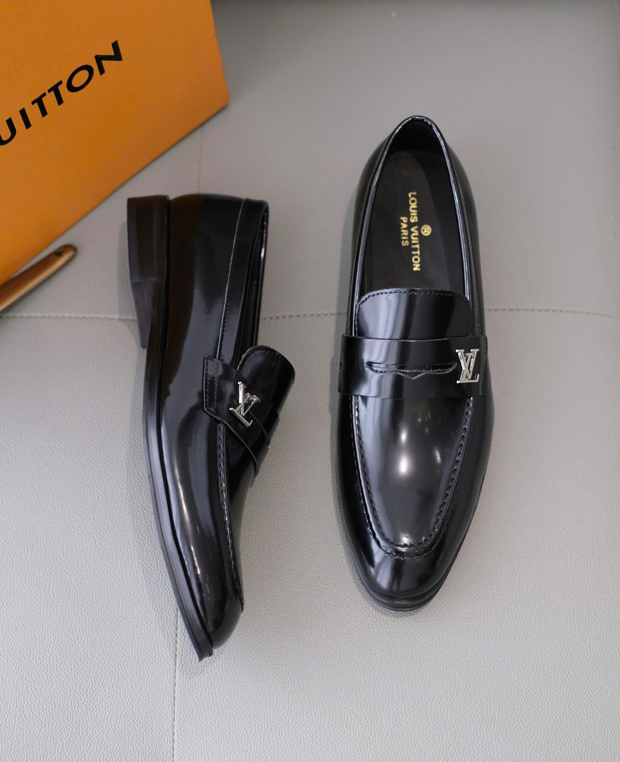 Giày loafer Louis Vuitton LV Đen bóng logo tag bạc đế gỗ Like Auth 38-43 DDT