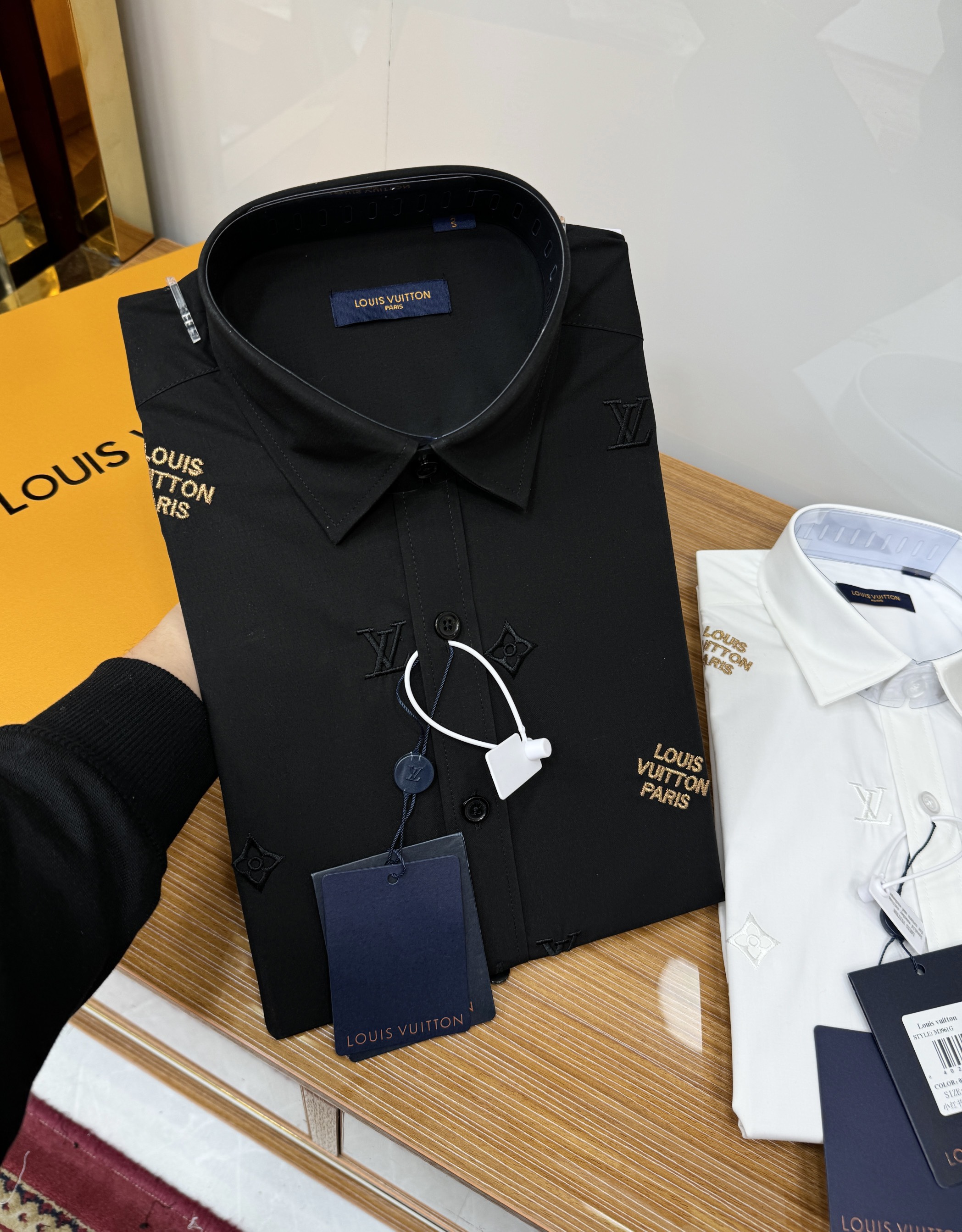 Áo sơ mi dài tay Louis Vuitton LV Paris họa tiết hoa vân logo Lv thêu nổi full Like Auth on web CD