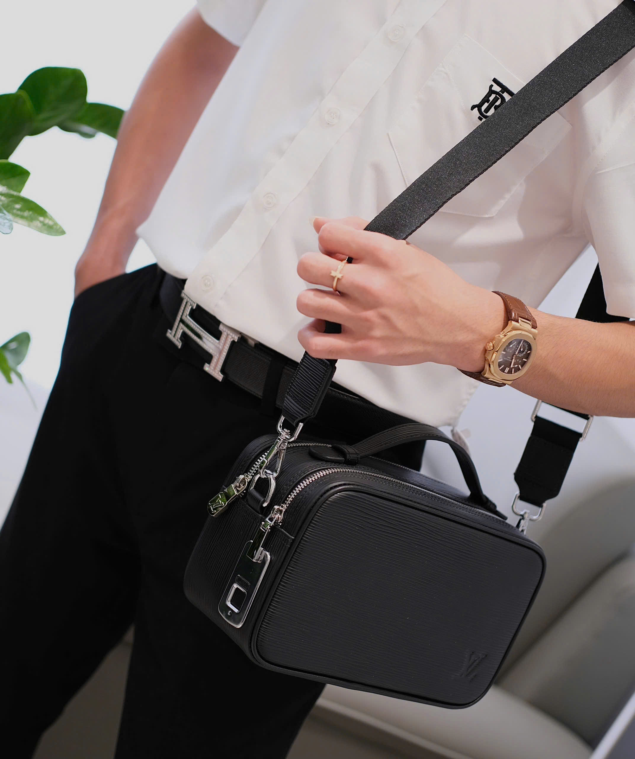 Túi ví Clutch đeo chéo xách tay Louis Vuitton LV họa tiết vân kẻ chiếu khóa Vân Tay Like AUth 24x15x10 DDT