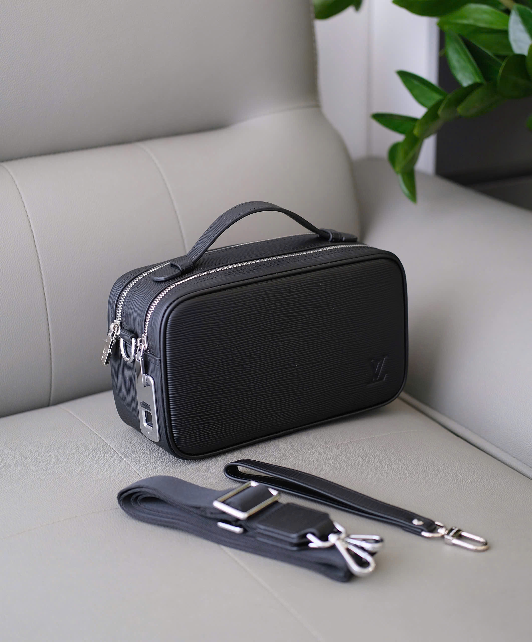 Túi ví Clutch đeo chéo xách tay Louis Vuitton LV họa tiết vân kẻ chiếu khóa Vân Tay Like AUth 24x15x10 DDT